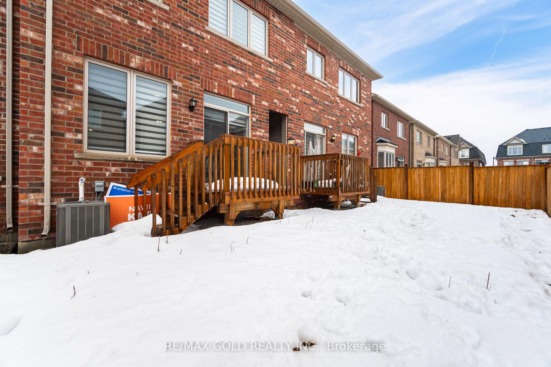 Photo 29 of 111 Finegan Circle N, Brampton, Northwest Brampton — HOMEH