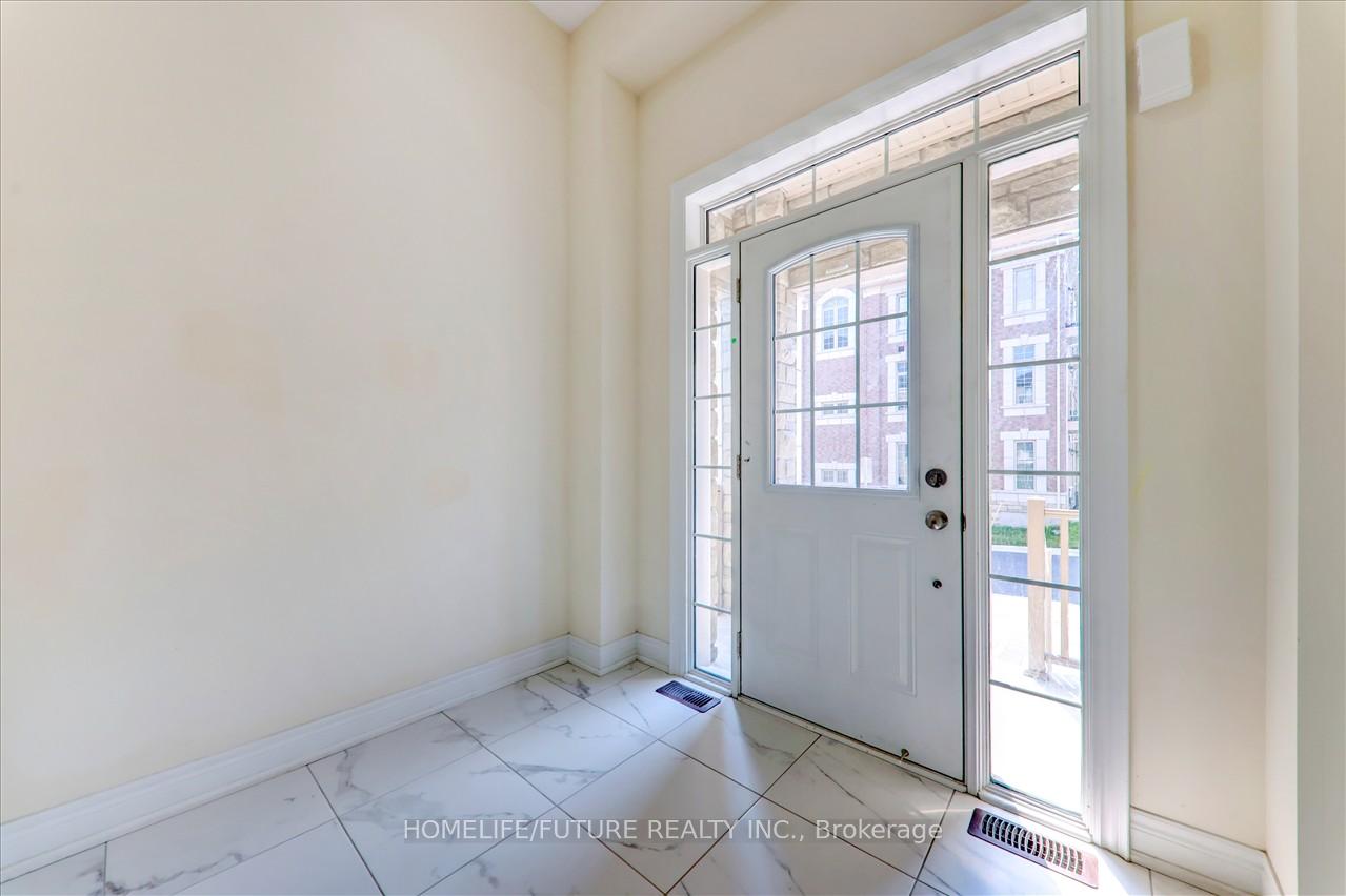 Photo 2 of 29 Thomas Hope Lane, Markham, Cedarwood — HOMEH