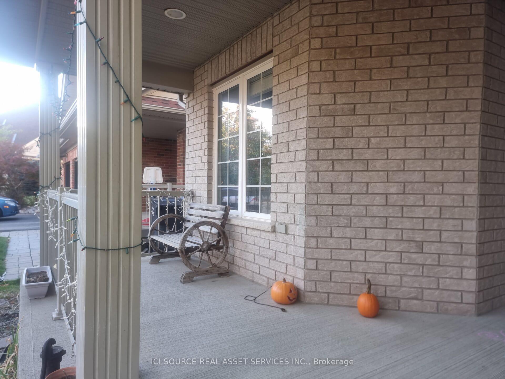 Photo 3 of 136 McArthur Crescent, Guelph, Pineridge/Westminster Woods — HOMEH