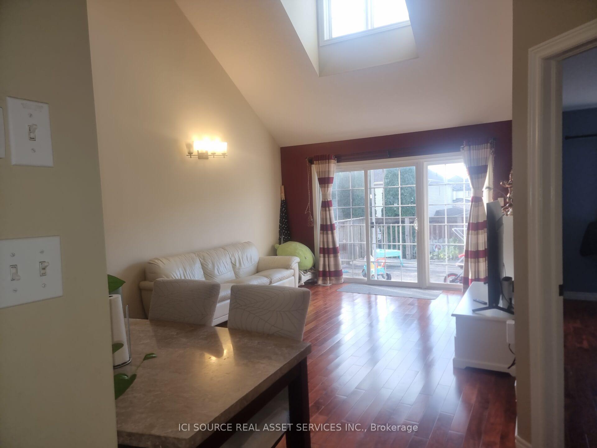 Photo 5 of 136 McArthur Crescent, Guelph, Pineridge/Westminster Woods — HOMEH