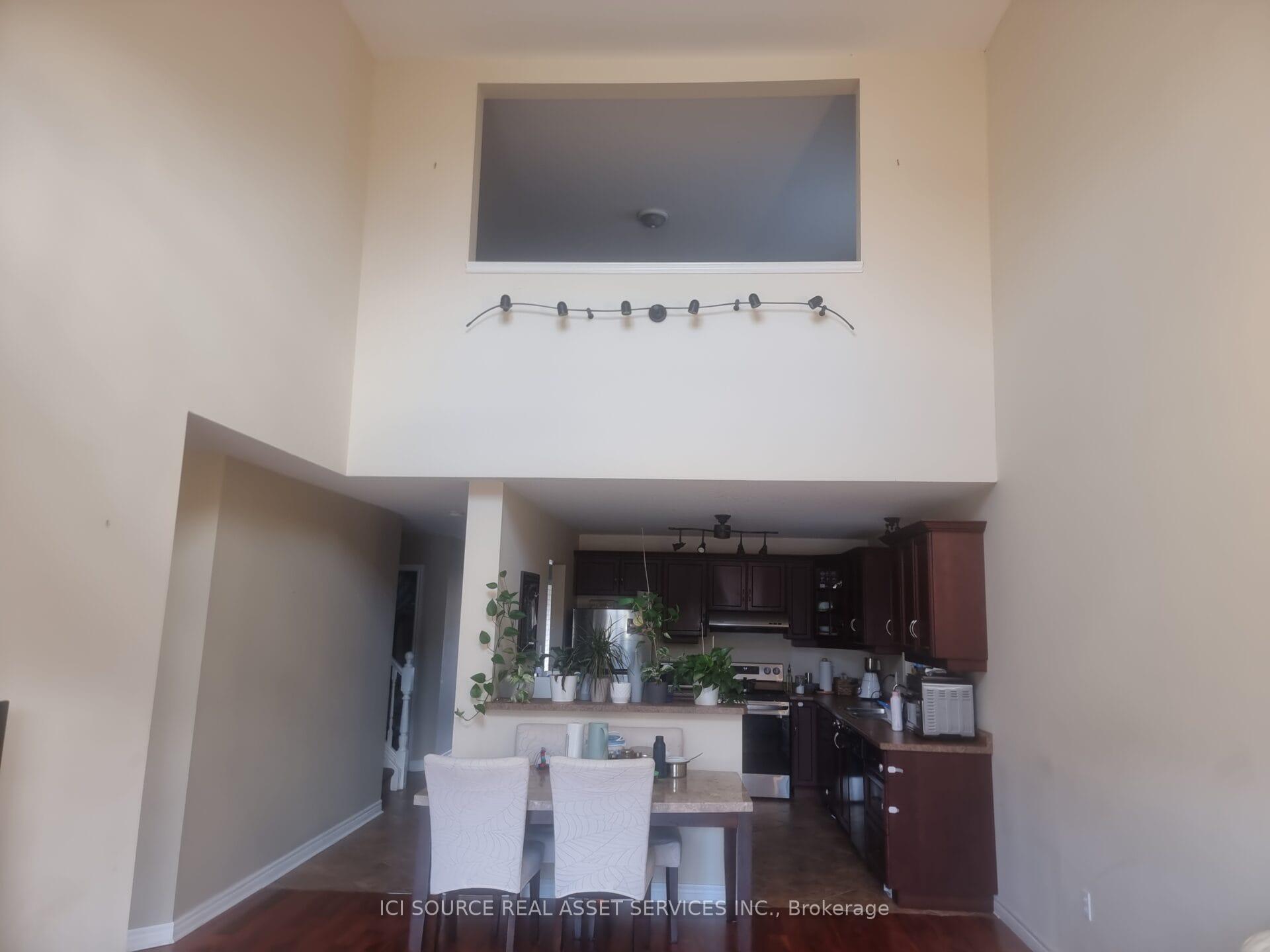 Photo 6 of 136 McArthur Crescent, Guelph, Pineridge/Westminster Woods — HOMEH