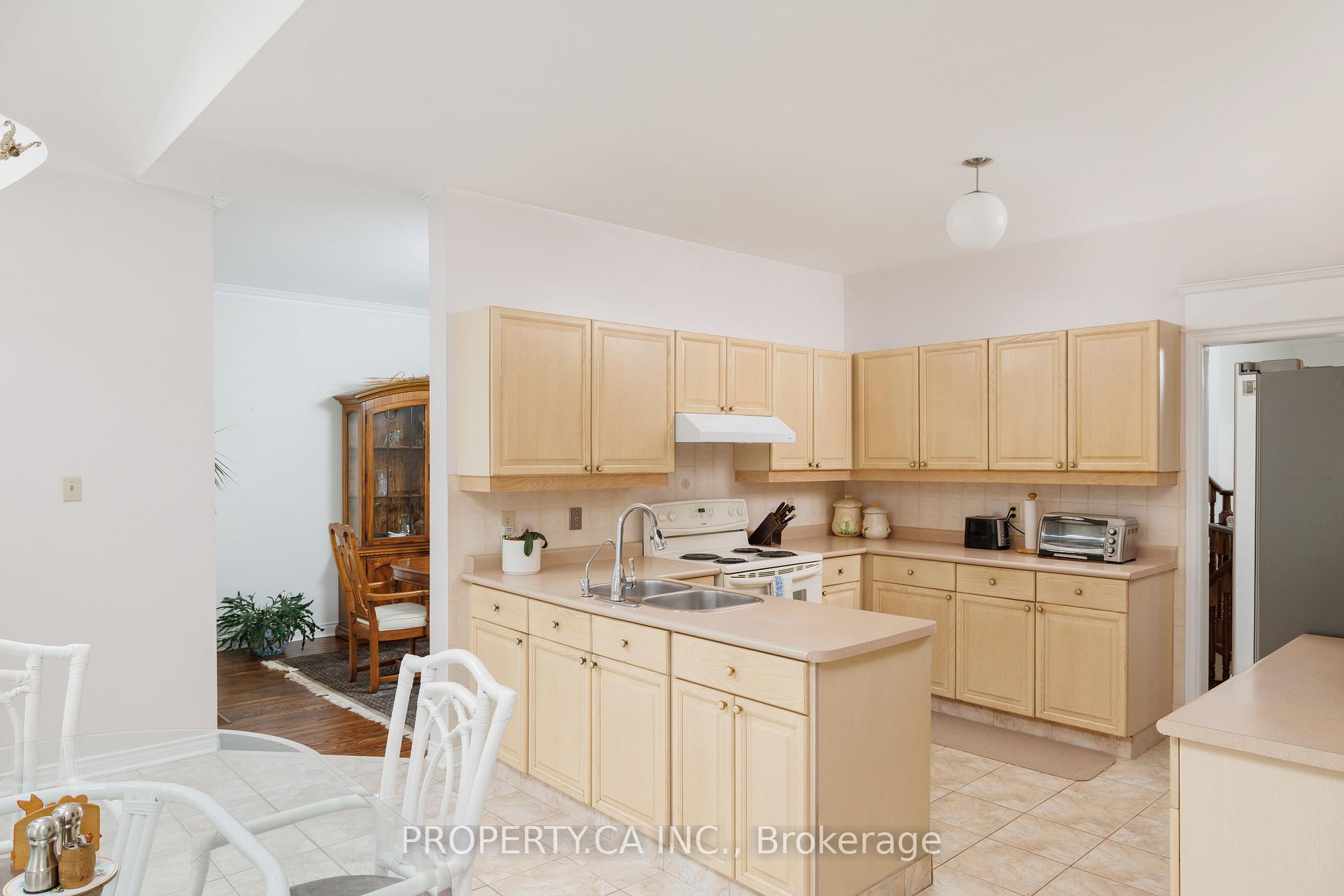 Photo 10 of 478 Beverley Glen Boulevard, Vaughan, Beverley Glen — HOMEH