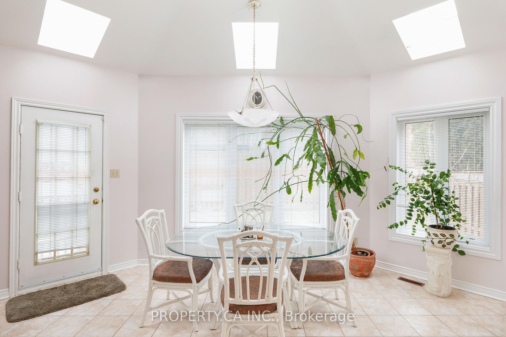 Photo 11 of 478 Beverley Glen Boulevard, Vaughan, Beverley Glen — HOMEH