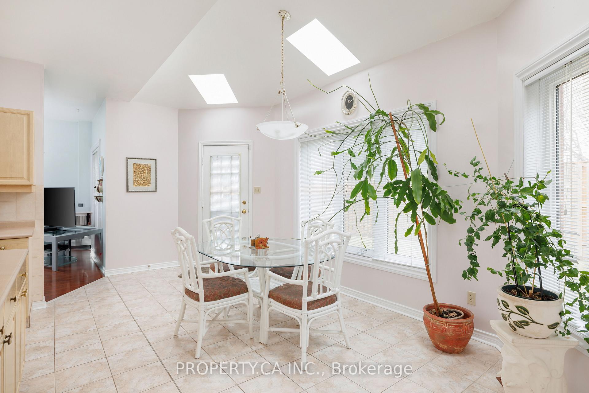 Photo 12 of 478 Beverley Glen Boulevard, Vaughan, Beverley Glen — HOMEH