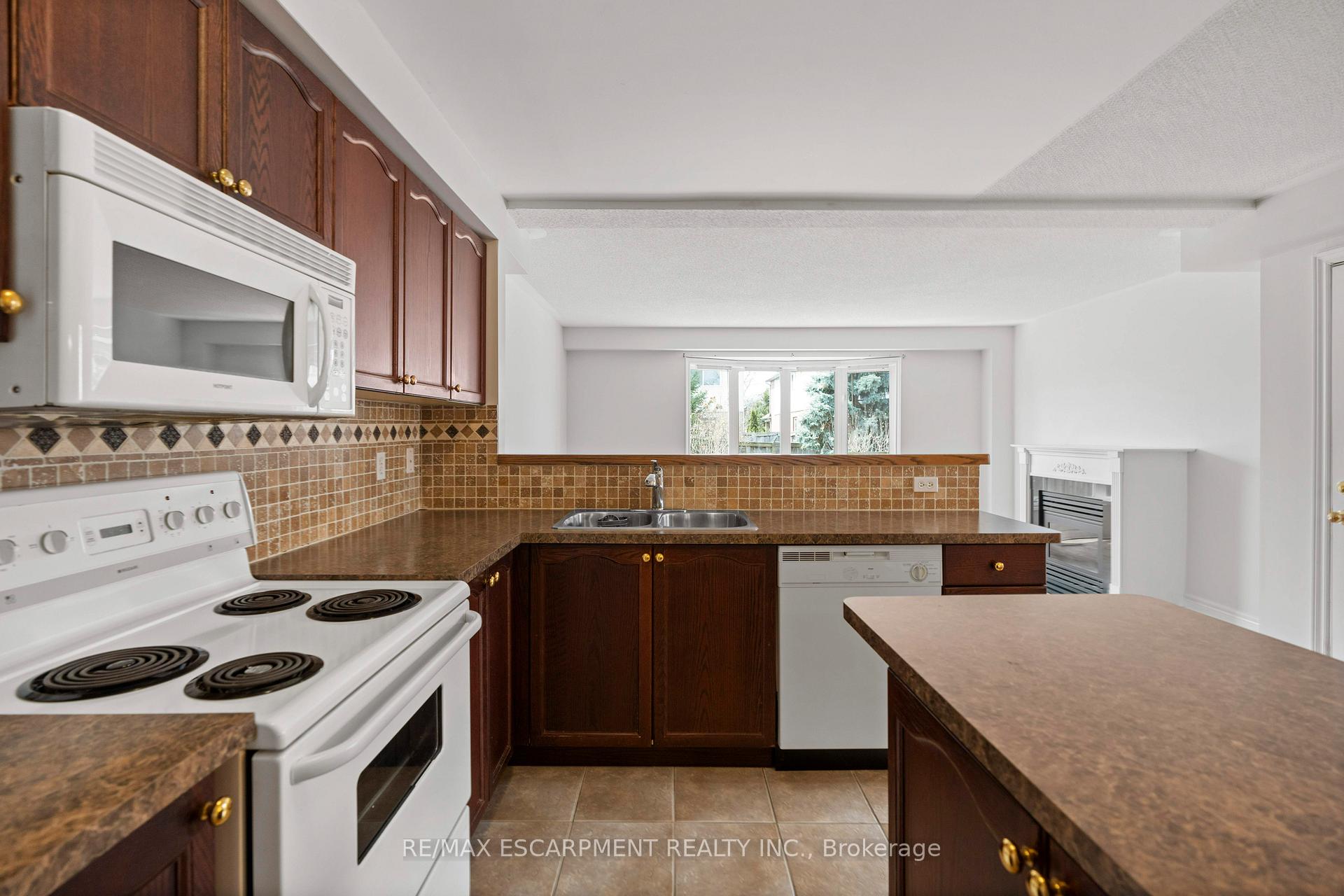 Photo 12 of 8 Traymore Street, Brampton, Fletcher's Meadow — HOMEH
