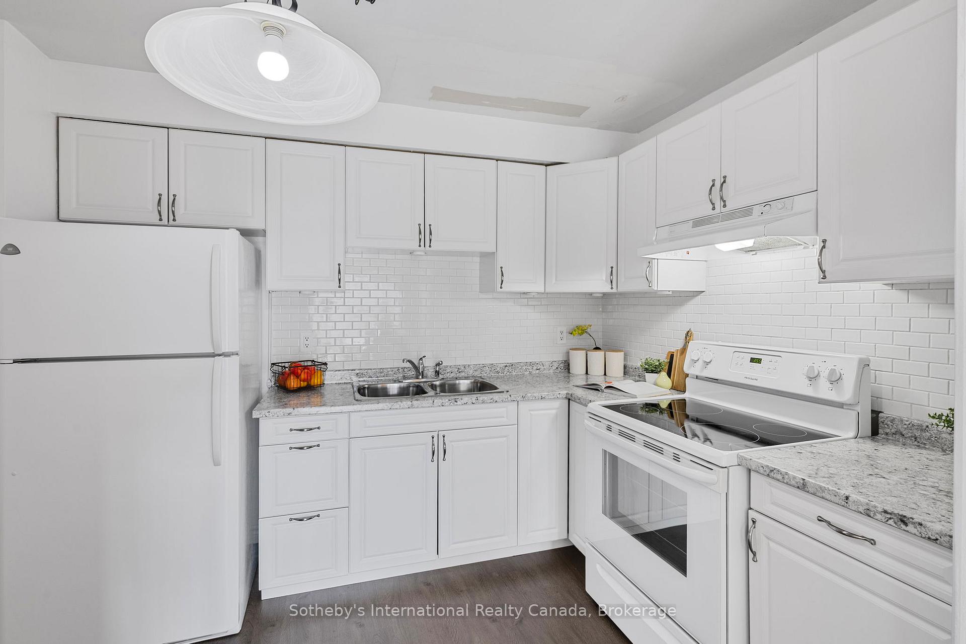Photo 3 of 26 Christie Crescent, Barrie, Letitia Heights — HOMEH