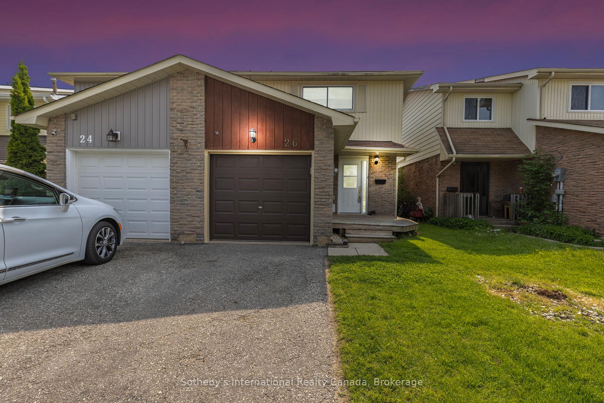 Photo 4 of 26 Christie Crescent, Barrie, Letitia Heights — HOMEH