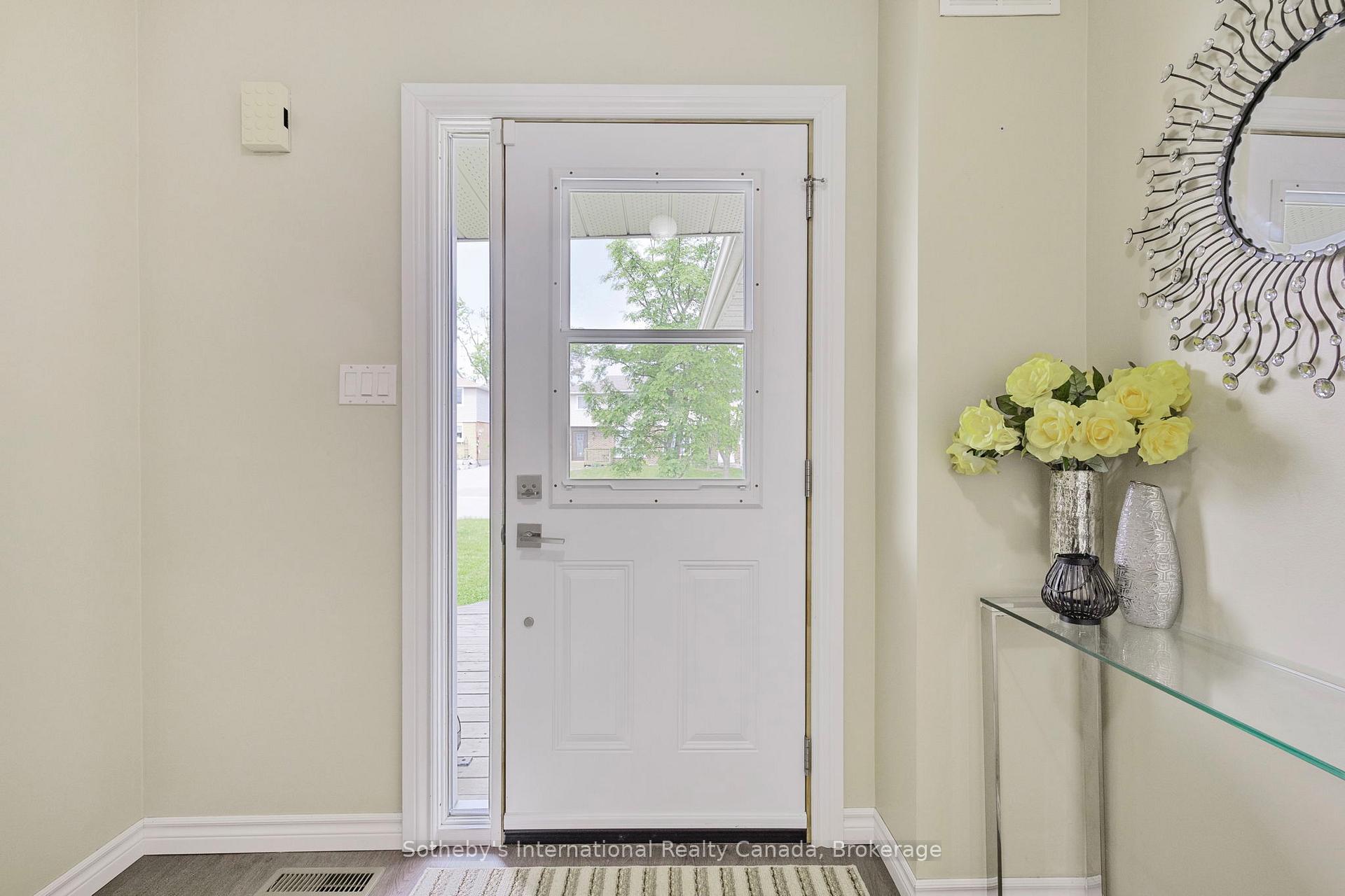 Photo 5 of 26 Christie Crescent, Barrie, Letitia Heights — HOMEH