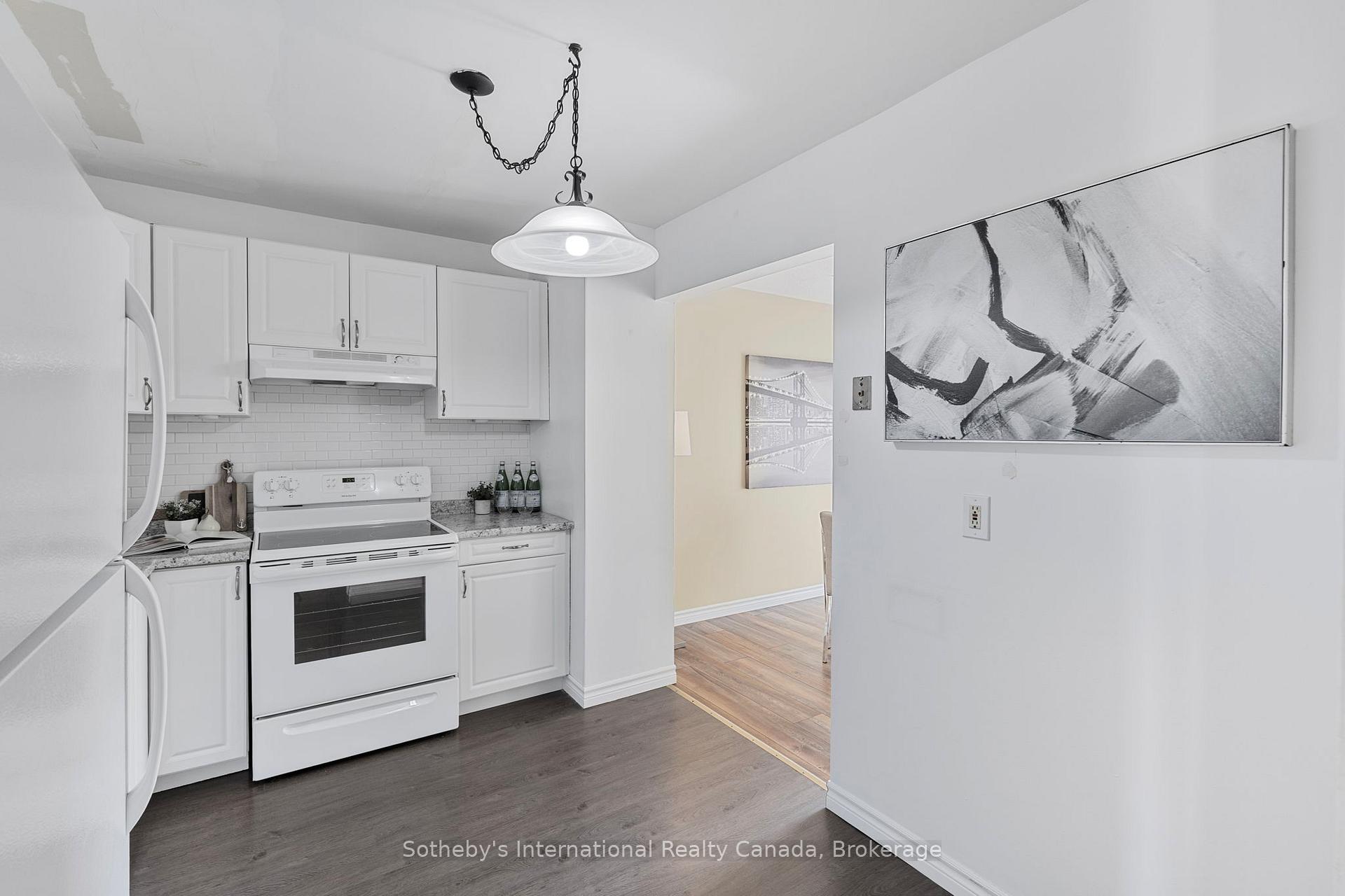 Photo 8 of 26 Christie Crescent, Barrie, Letitia Heights — HOMEH