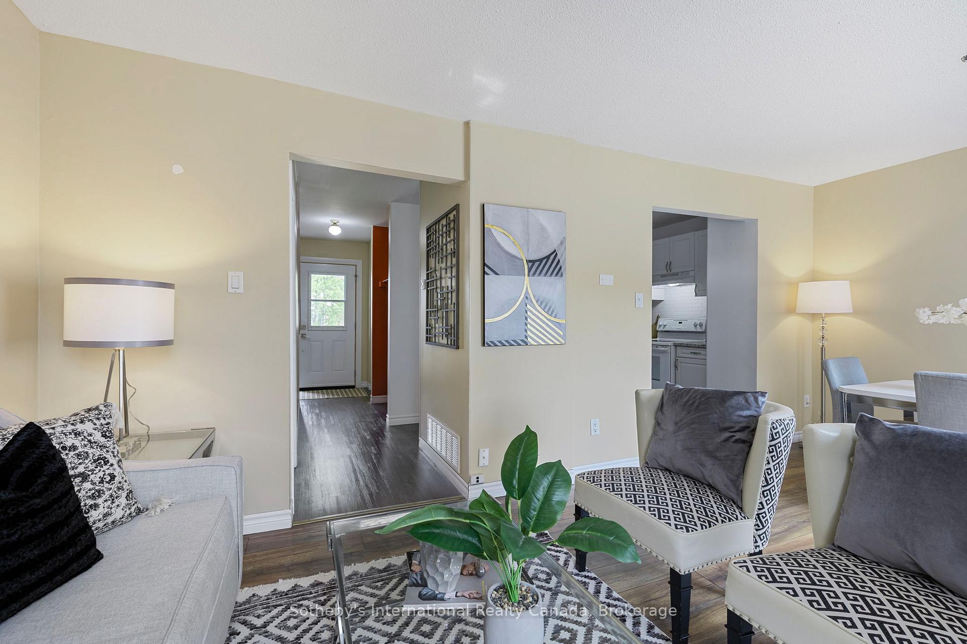 Photo 15 of 26 Christie Crescent, Barrie, Letitia Heights — HOMEH