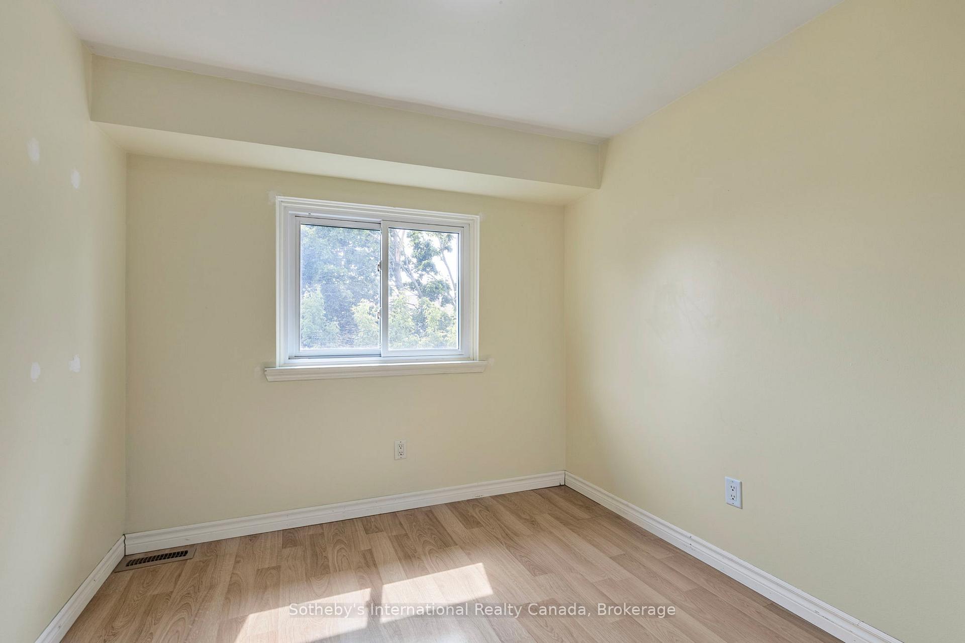 Photo 18 of 26 Christie Crescent, Barrie, Letitia Heights — HOMEH