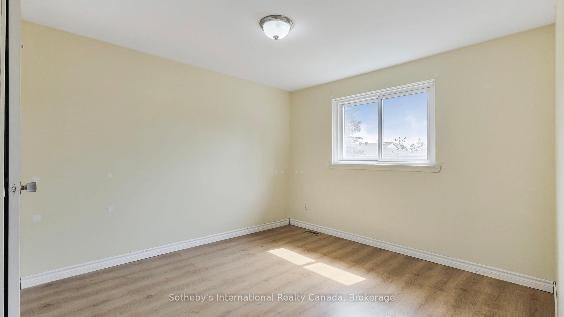 Photo 19 of 26 Christie Crescent, Barrie, Letitia Heights — HOMEH