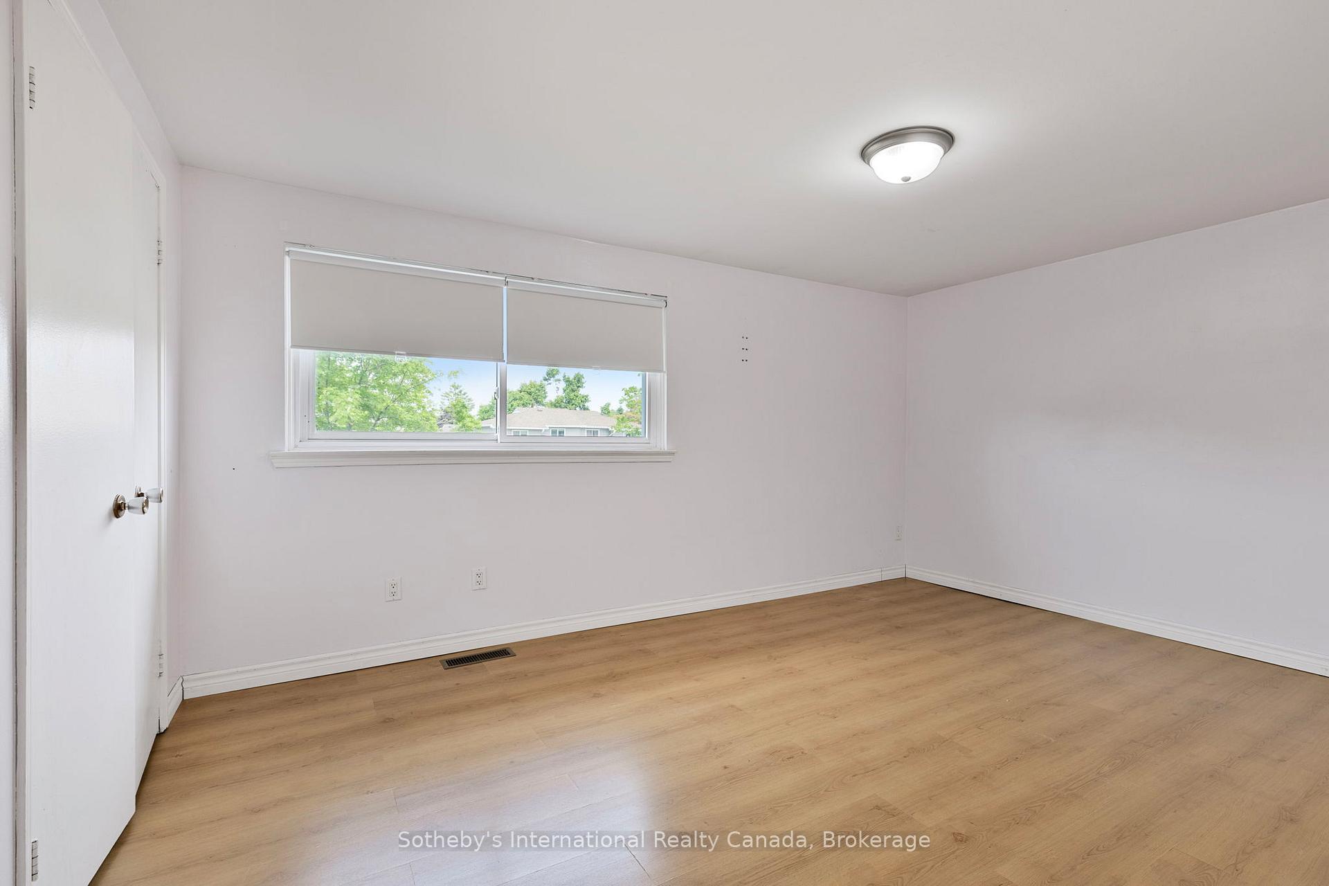 Photo 20 of 26 Christie Crescent, Barrie, Letitia Heights — HOMEH