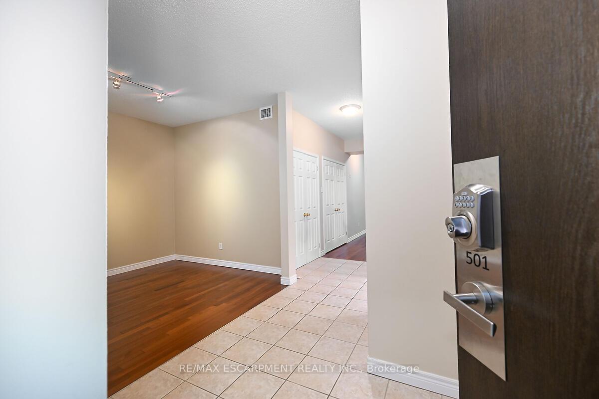 Photo 2 of Unit 501, 2000 Creekside Drive, Hamilton, Dundas — HOMEH