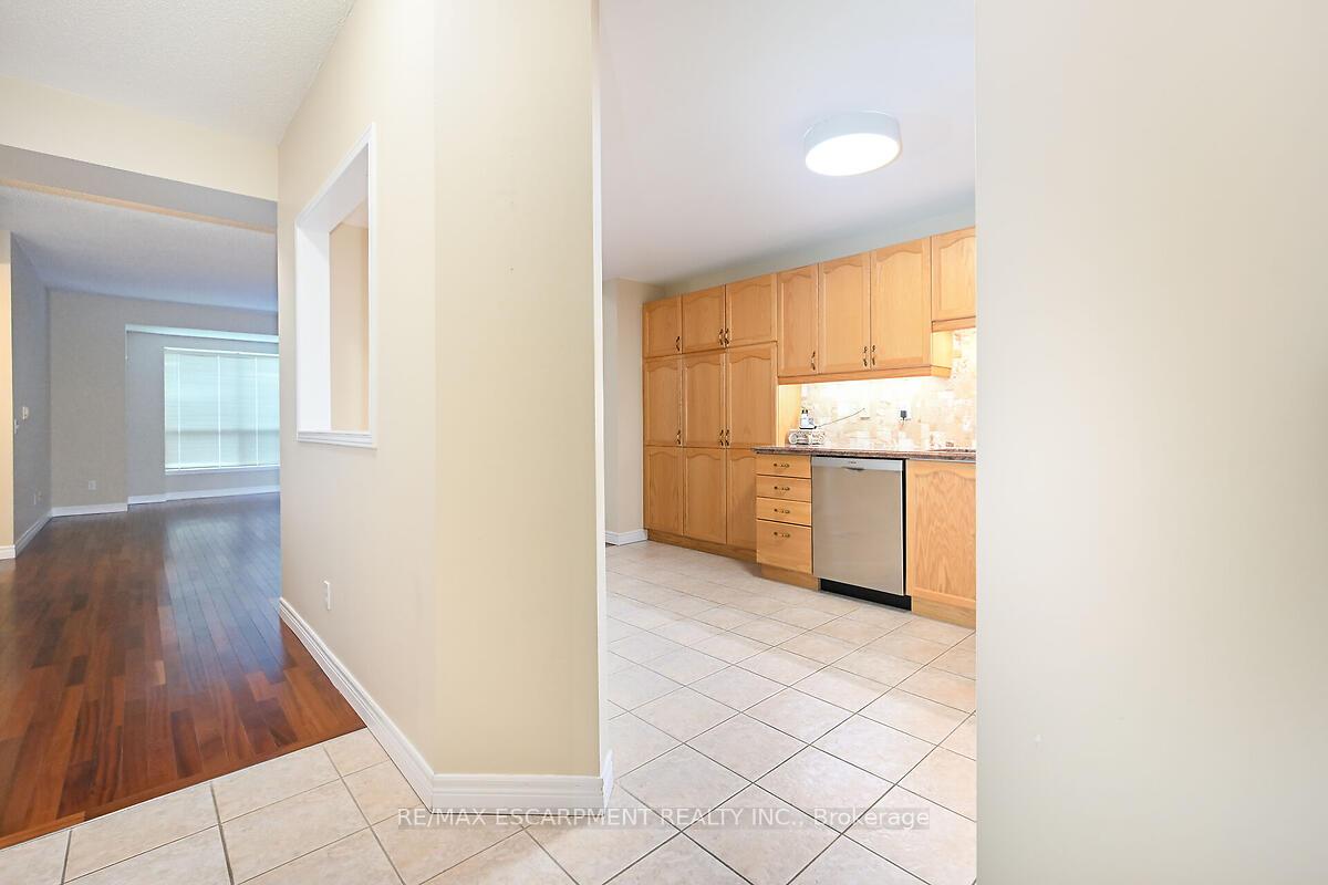 Photo 9 of Unit 501, 2000 Creekside Drive, Hamilton, Dundas — HOMEH