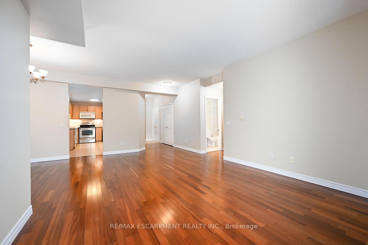 Photo 13 of Unit 501, 2000 Creekside Drive, Hamilton, Dundas — HOMEH