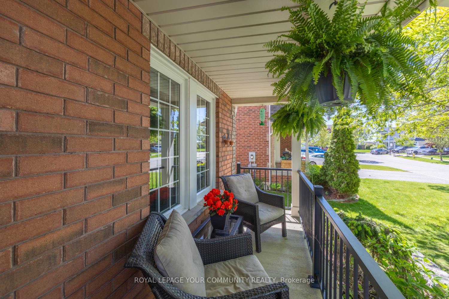 Photo 2 of 3 Briggs Crescent E, Whitby, Brooklin — HOMEH