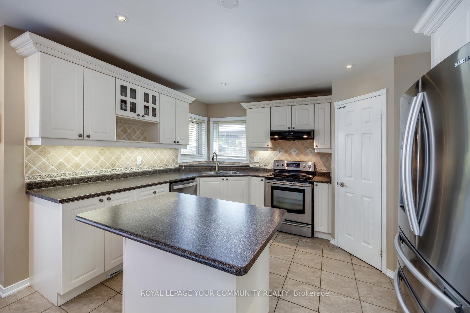 Photo 3 of 3 Briggs Crescent E, Whitby, Brooklin — HOMEH