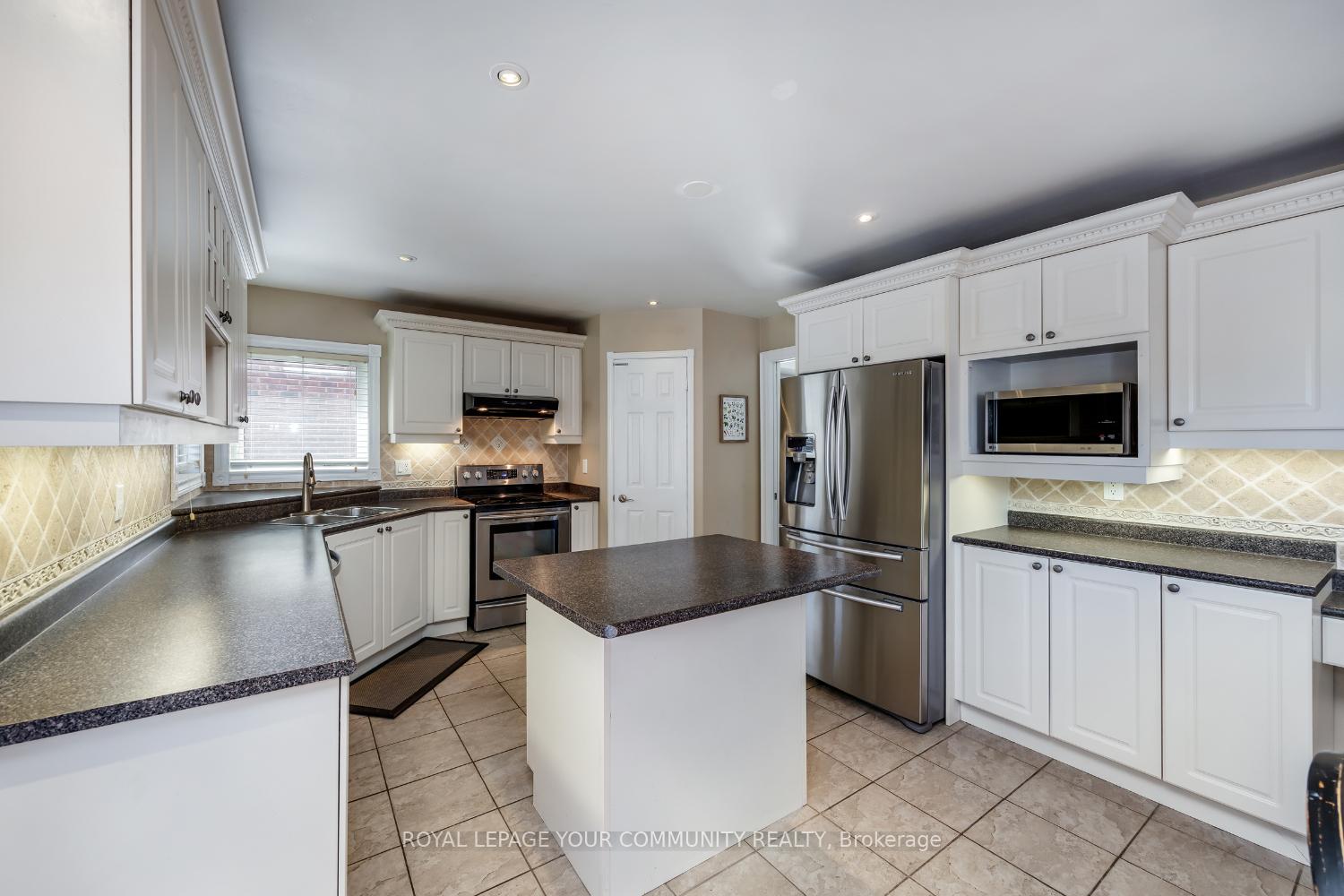Photo 6 of 3 Briggs Crescent E, Whitby, Brooklin — HOMEH