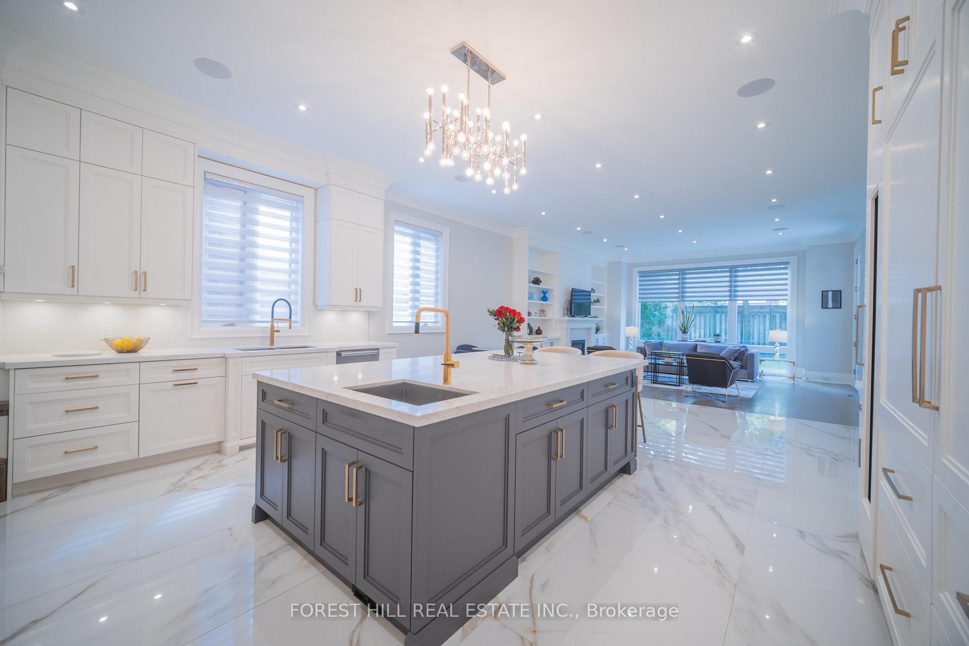 Photo 11 of 38 Mason Boulevard, Toronto, Bedford Park-Nortown — HOMEH