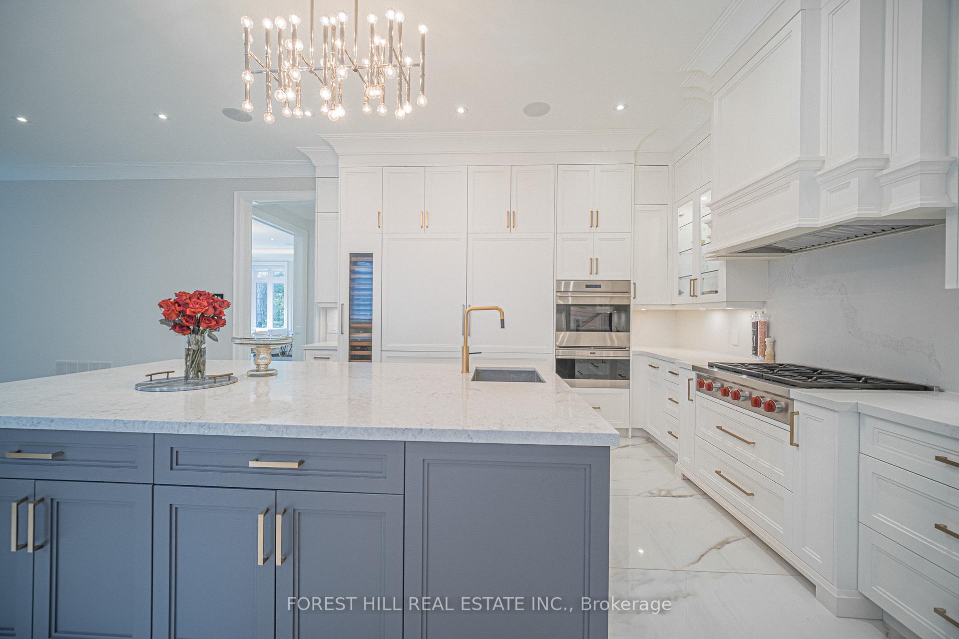 Photo 16 of 38 Mason Boulevard, Toronto, Bedford Park-Nortown — HOMEH