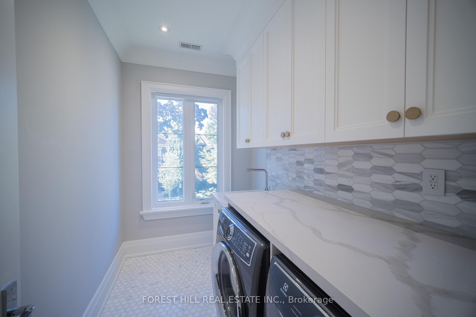 Photo 28 of 38 Mason Boulevard, Toronto, Bedford Park-Nortown — HOMEH