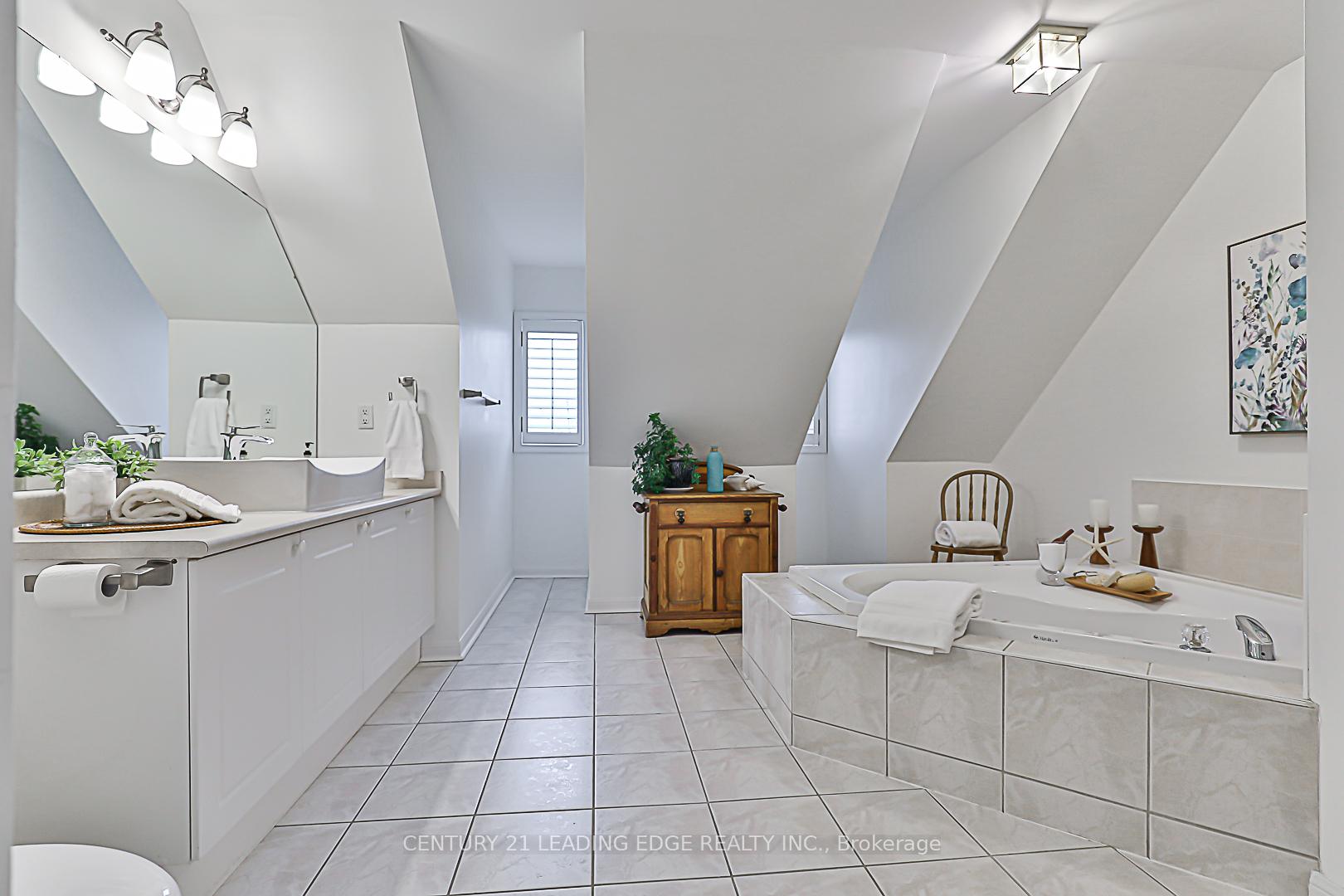 Photo 7 of 158 Country Glen Road, Markham, Cornell — HOMEH