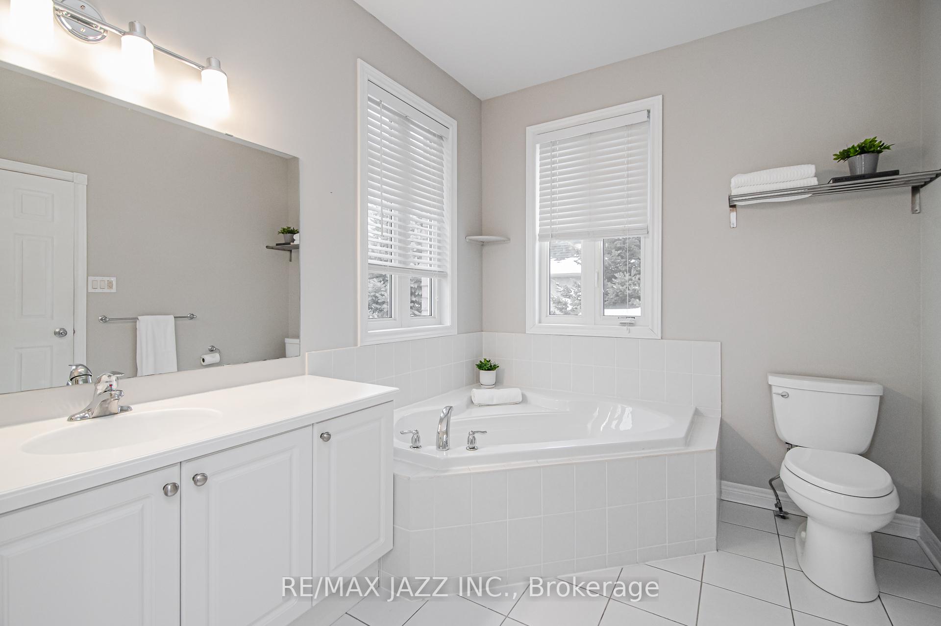Photo 4 of 860 Hanmore Street, Oshawa, Pinecrest — HOMEH