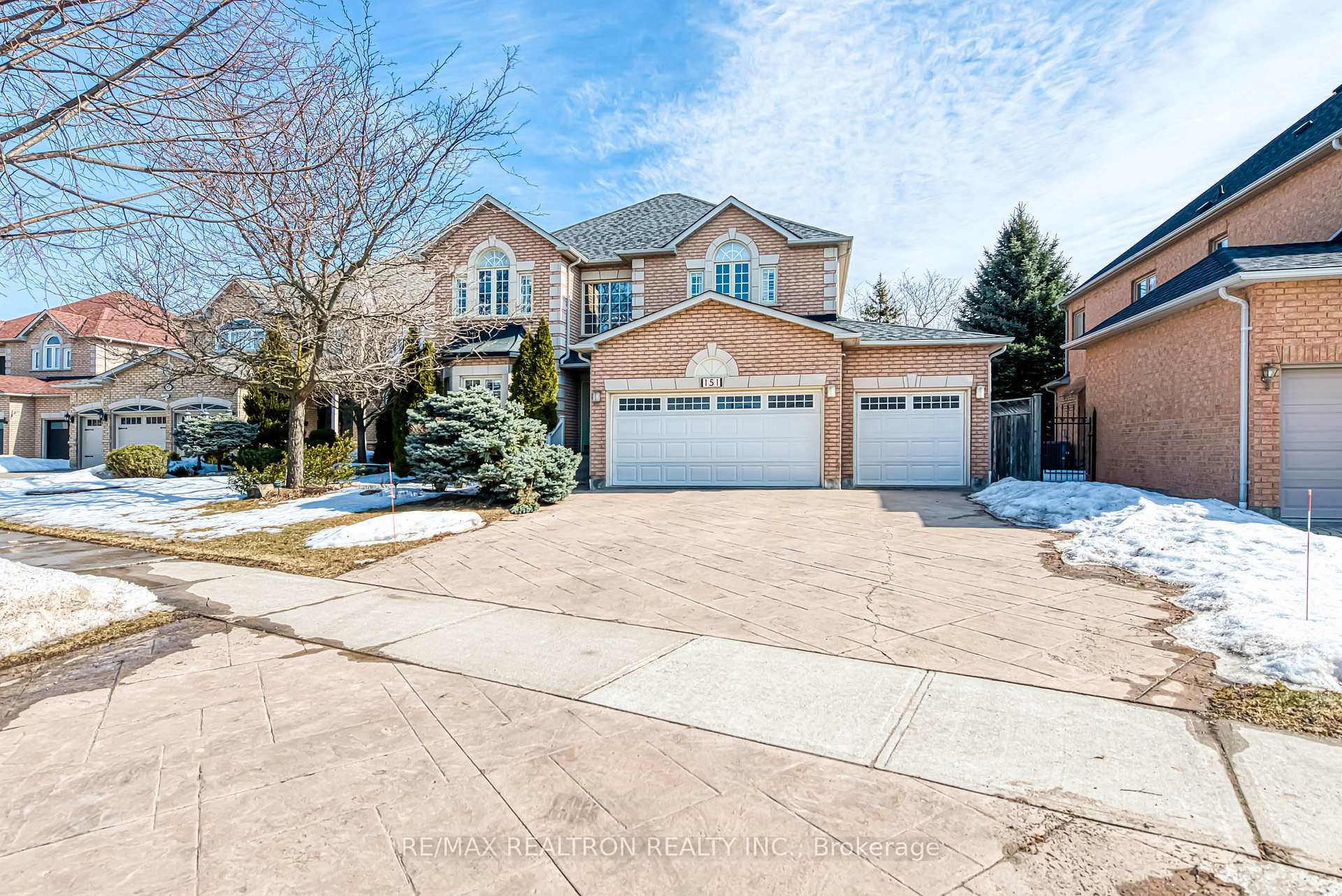 Photo 1 of 151 Village Gate Drive, Markham, Cachet — HOMEH