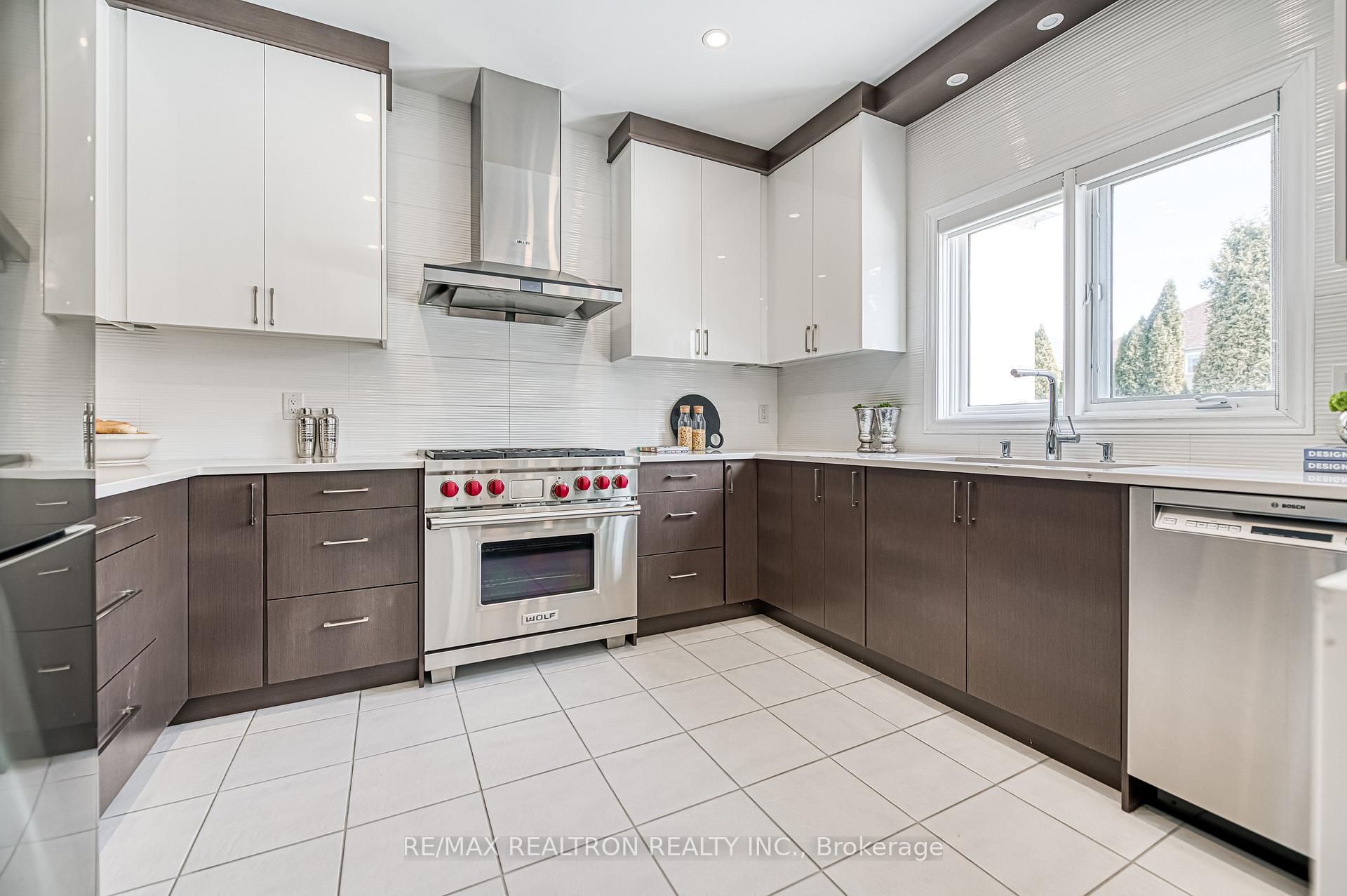 Photo 2 of 151 Village Gate Drive, Markham, Cachet — HOMEH