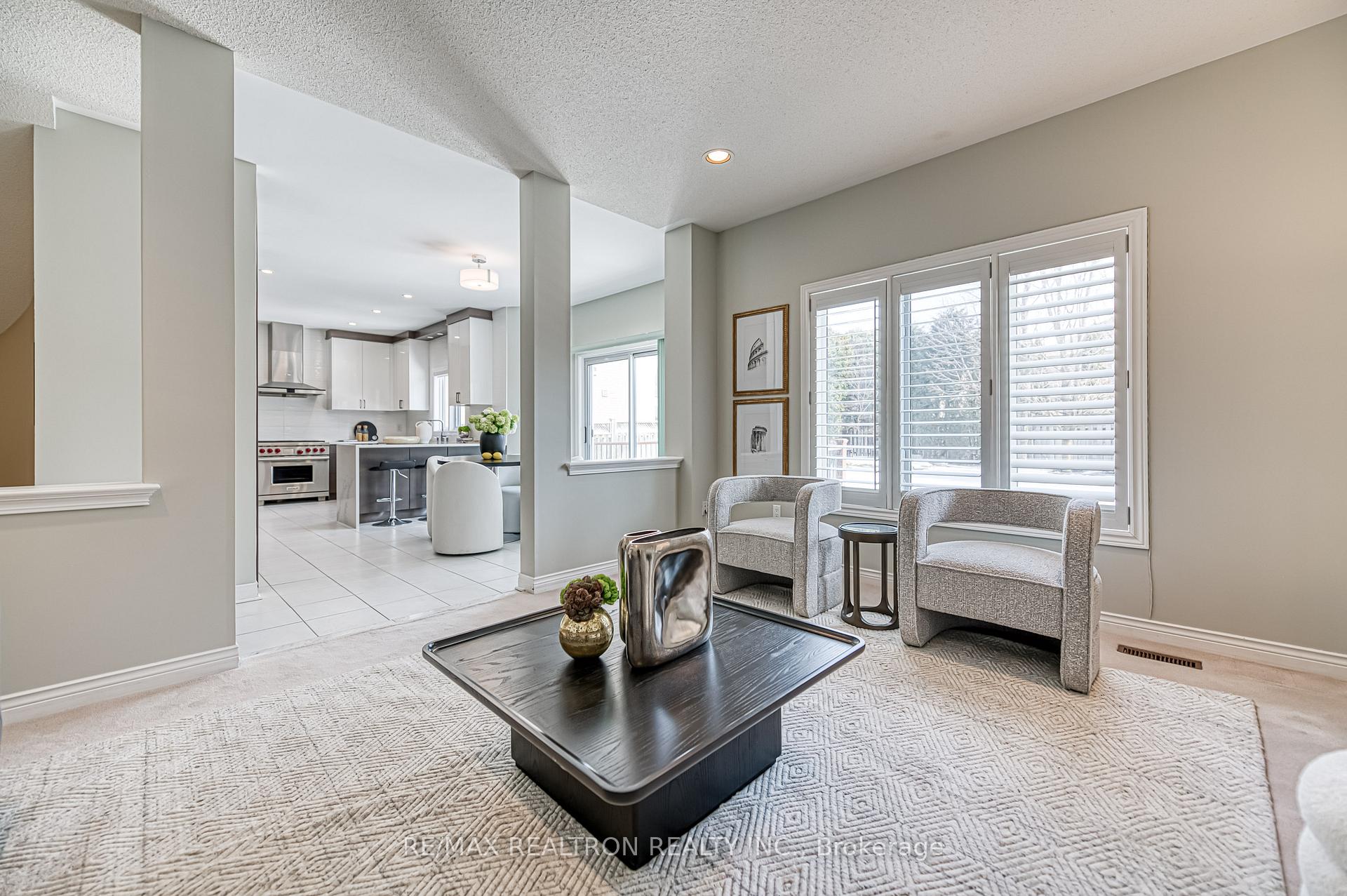 Photo 4 of 151 Village Gate Drive, Markham, Cachet — HOMEH