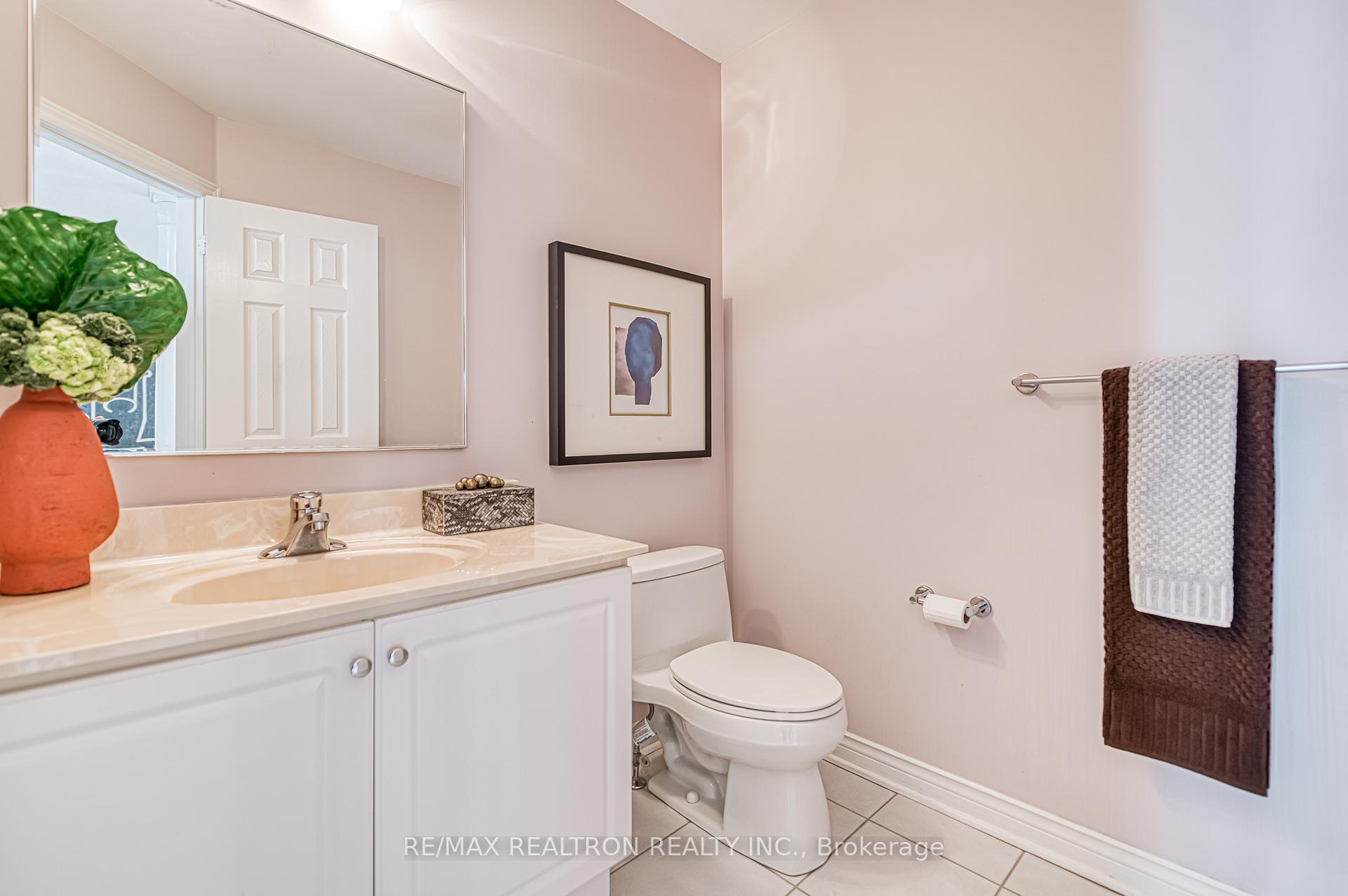 Photo 5 of 151 Village Gate Drive, Markham, Cachet — HOMEH