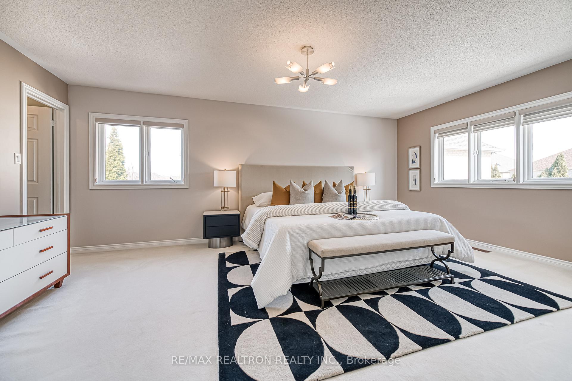 Photo 8 of 151 Village Gate Drive, Markham, Cachet — HOMEH