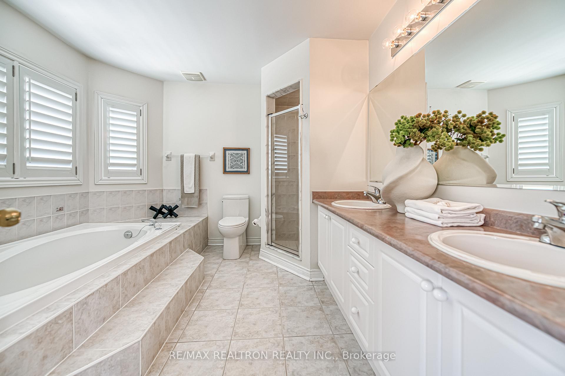 Photo 10 of 151 Village Gate Drive, Markham, Cachet — HOMEH