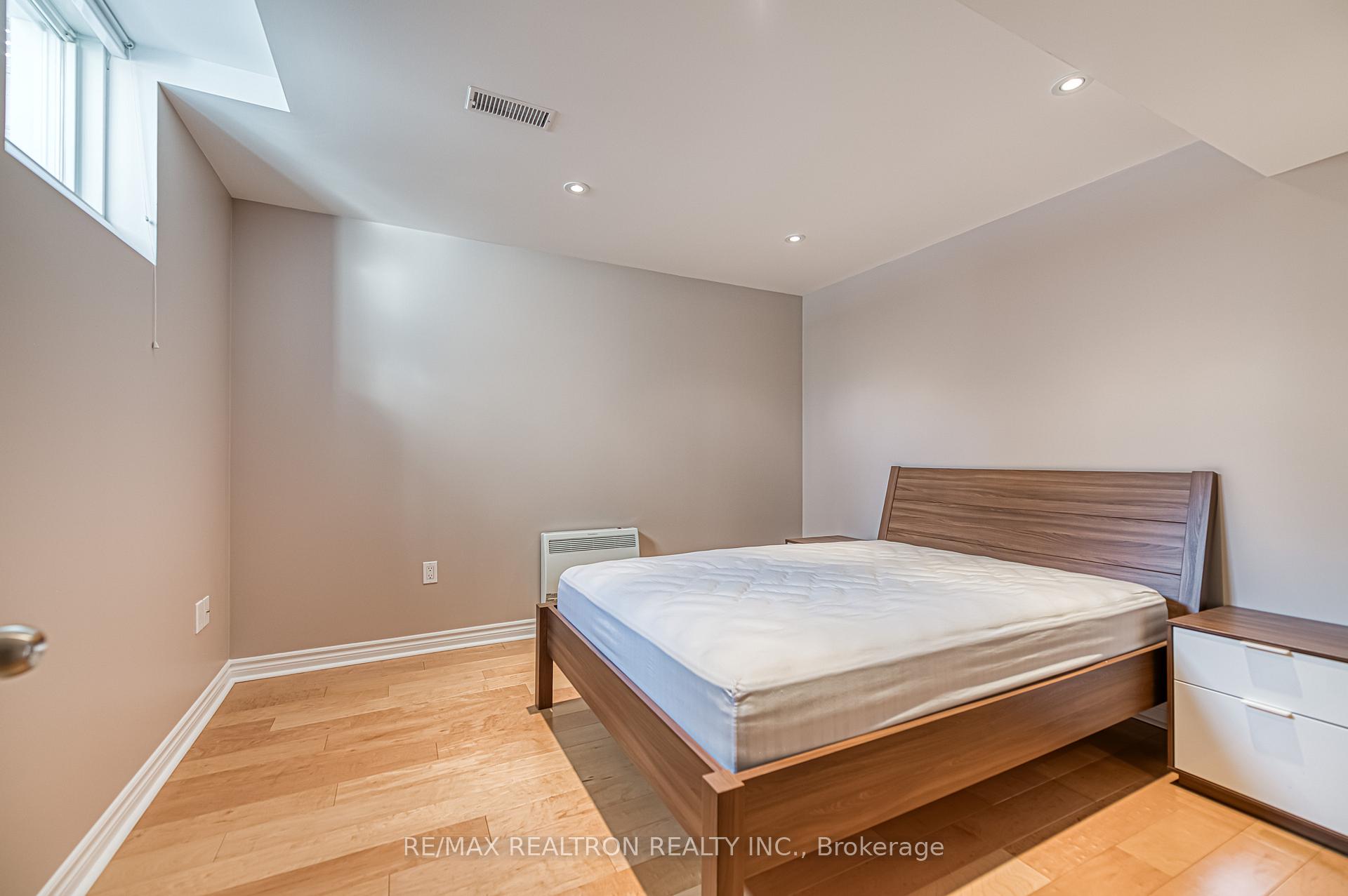 Photo 13 of 151 Village Gate Drive, Markham, Cachet — HOMEH