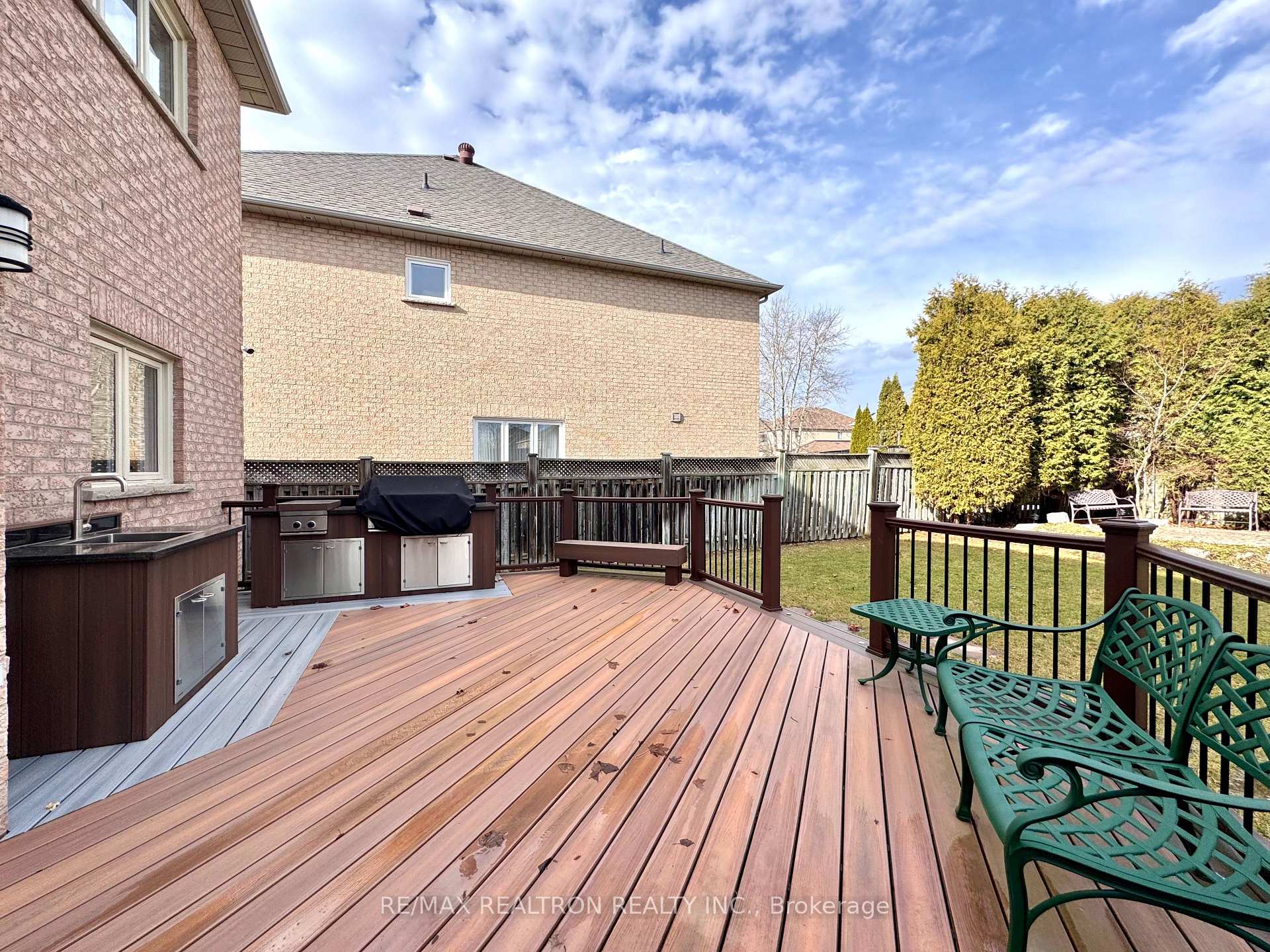 Photo 9 of 151 Village Gate Drive, Markham, Cachet — HOMEH