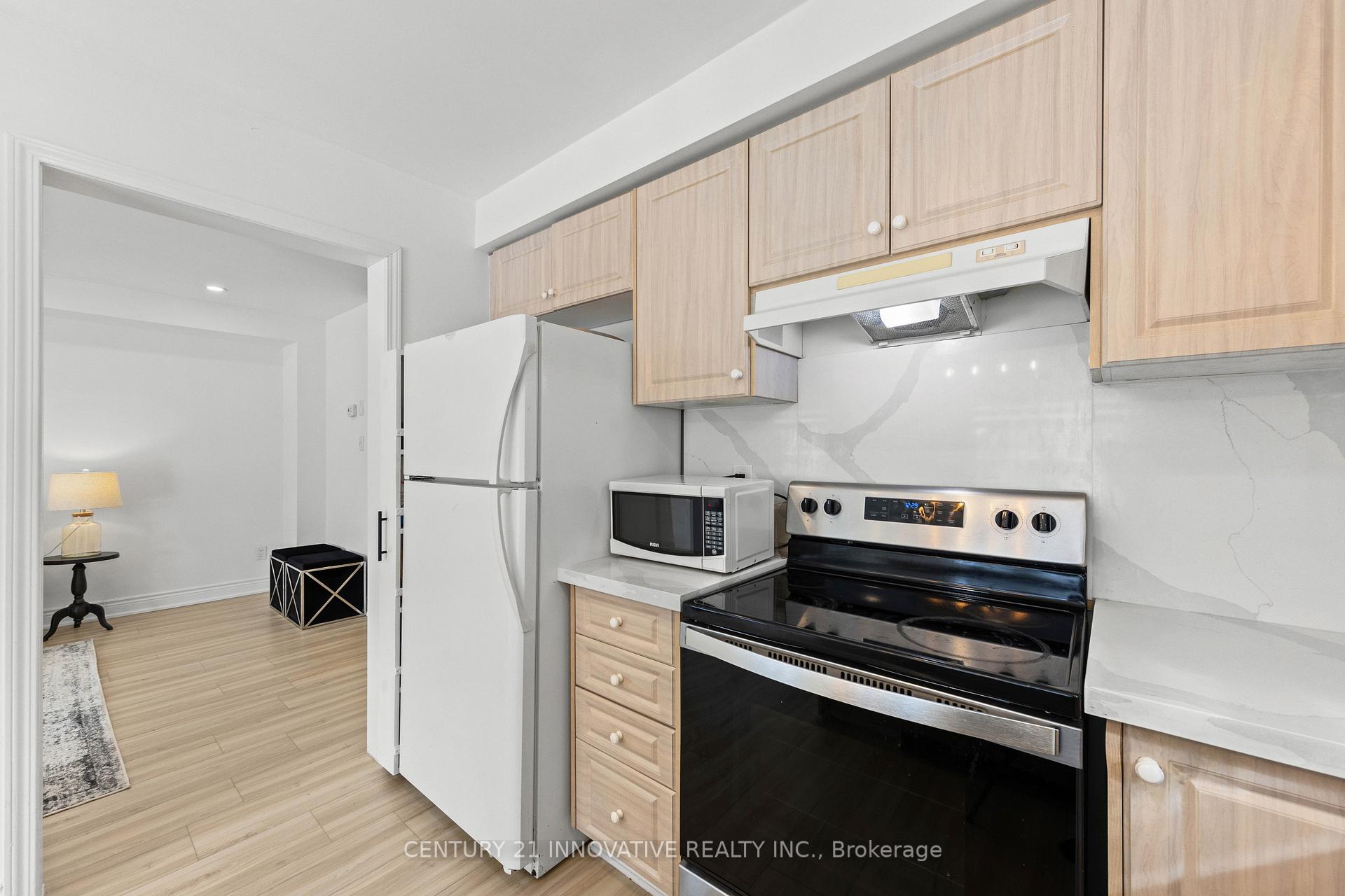 Photo 7 of 36 Echoridge Drive, Brampton, Fletcher's Meadow — HOMEH