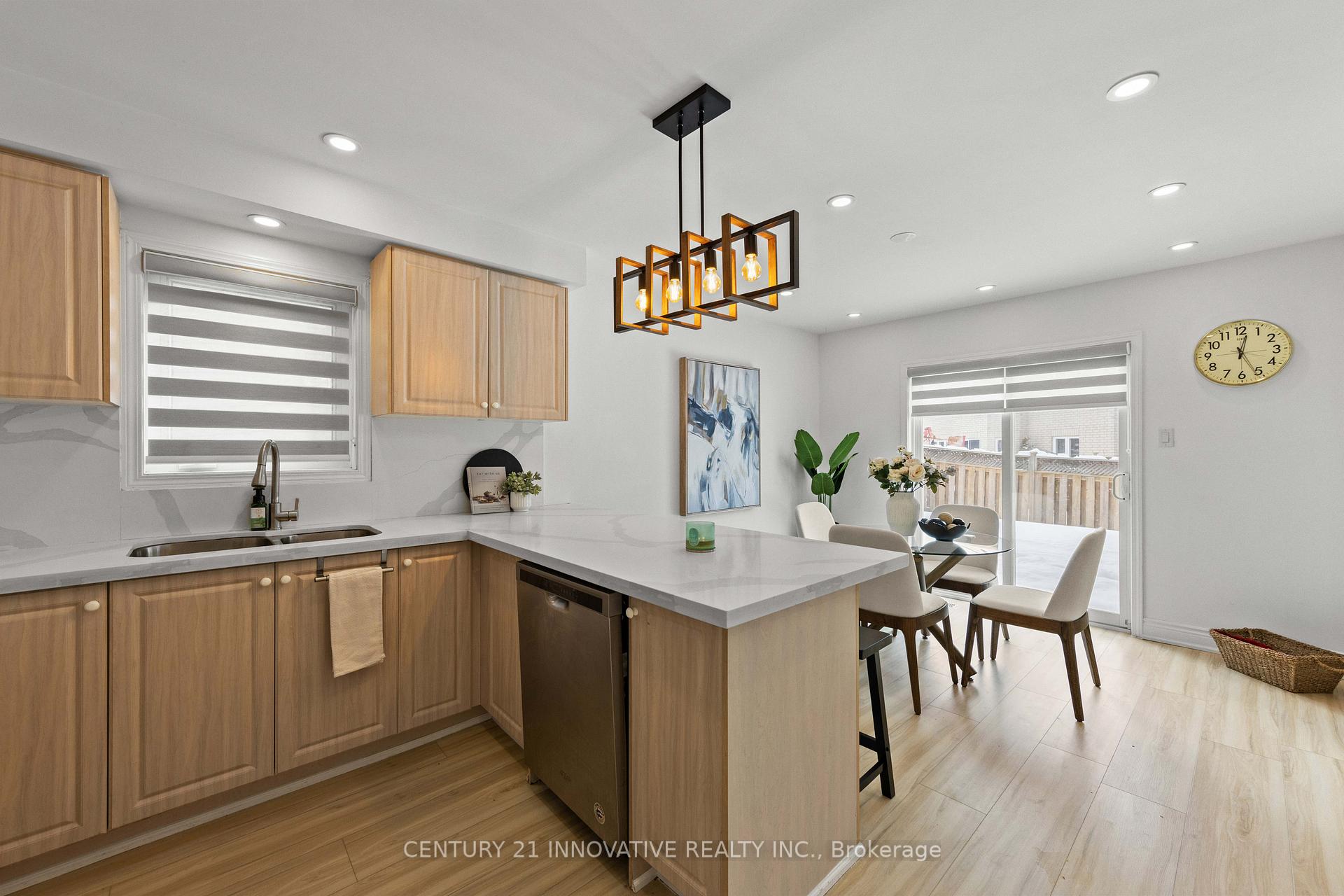 Photo 3 of 36 Echoridge Drive, Brampton, Fletcher's Meadow — HOMEH