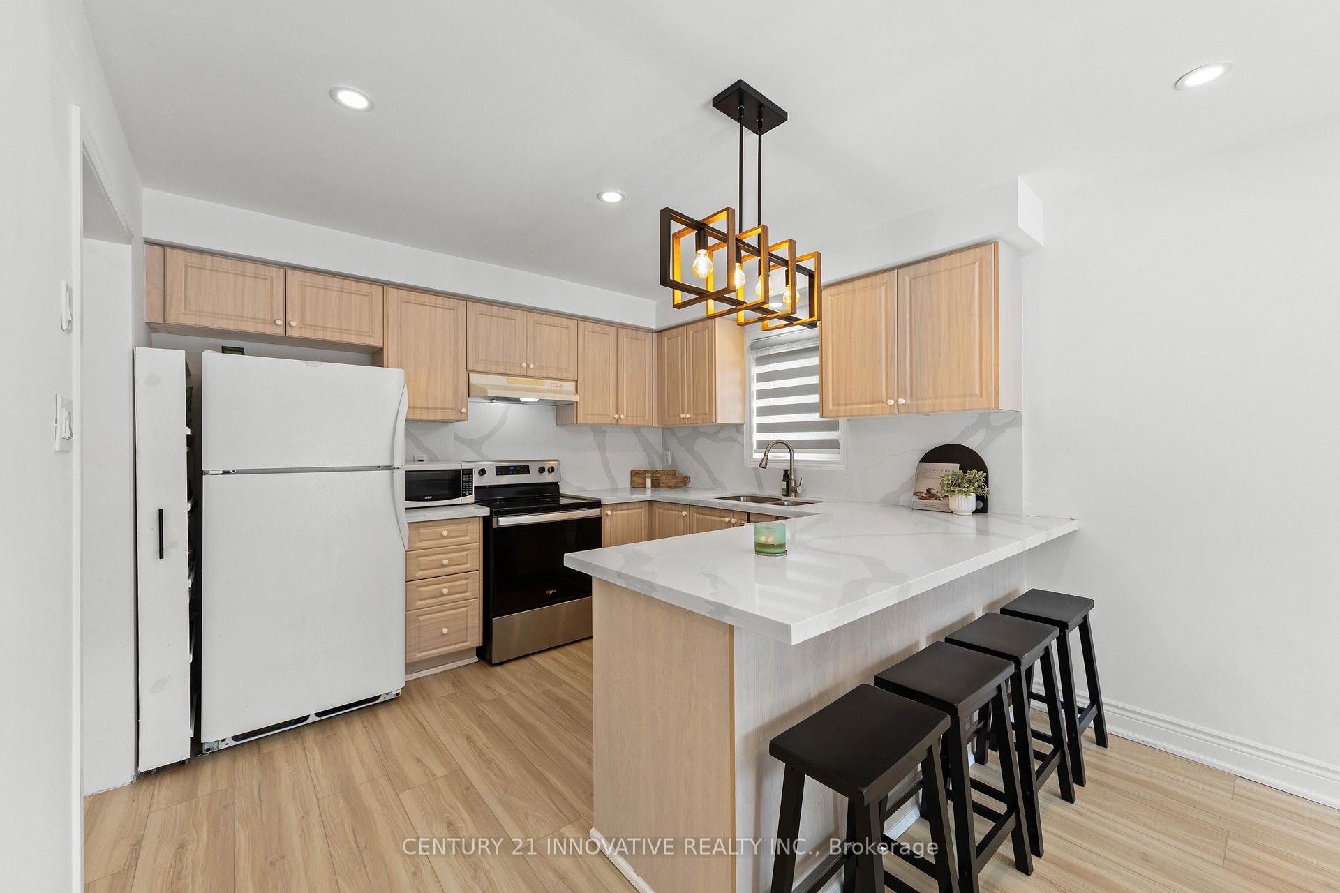 Photo 6 of 36 Echoridge Drive, Brampton, Fletcher's Meadow — HOMEH