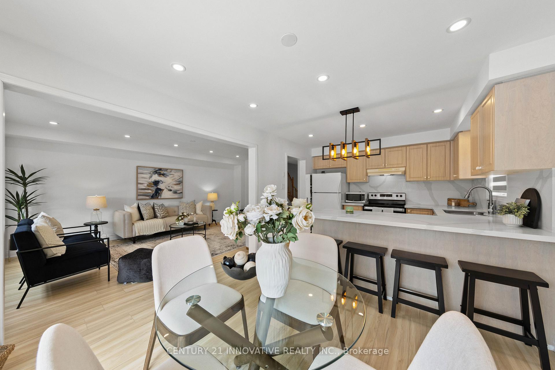 Photo 4 of 36 Echoridge Drive, Brampton, Fletcher's Meadow — HOMEH