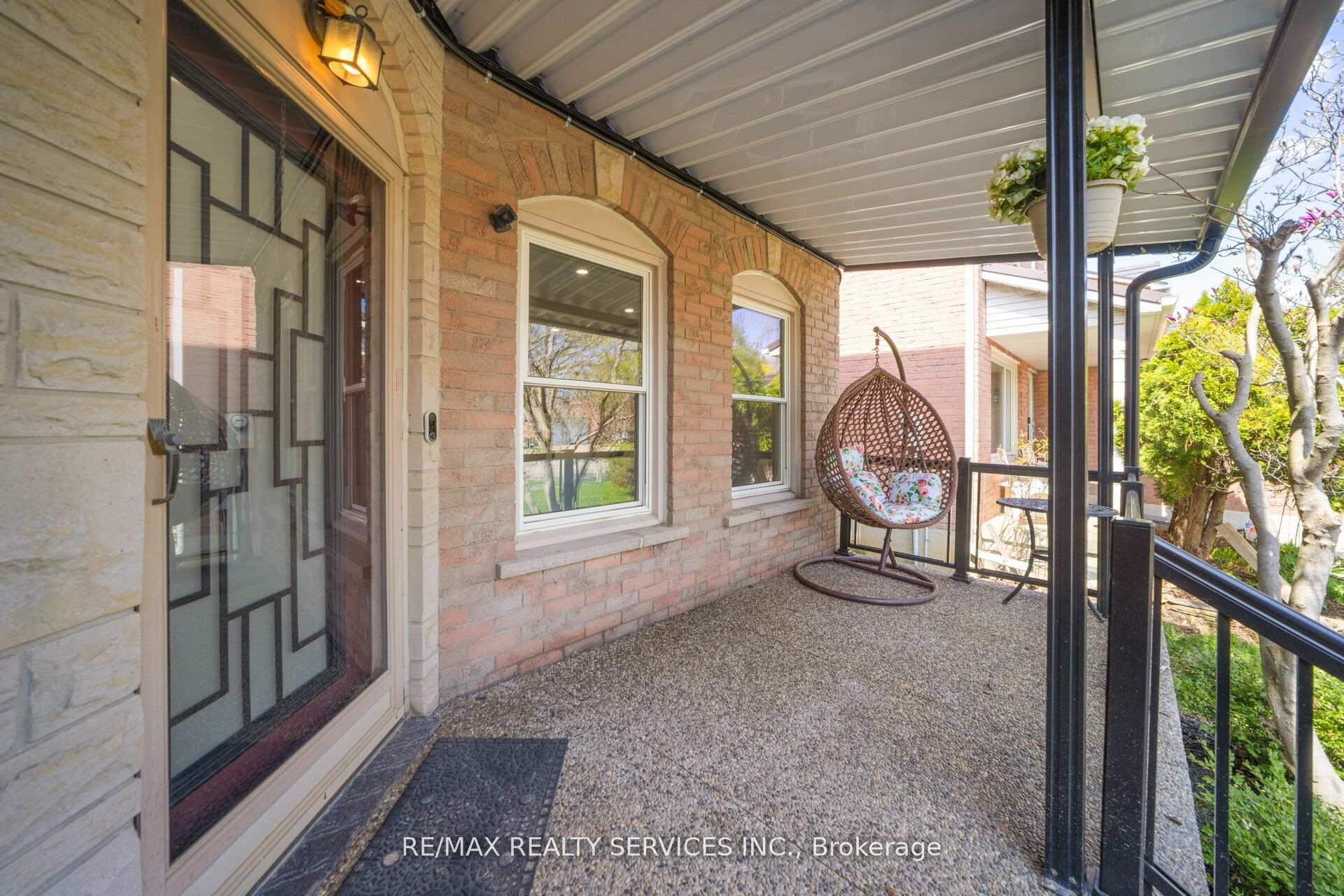 Photo 4 of 24 Neville Crescent, Brampton, Westgate — HOMEH