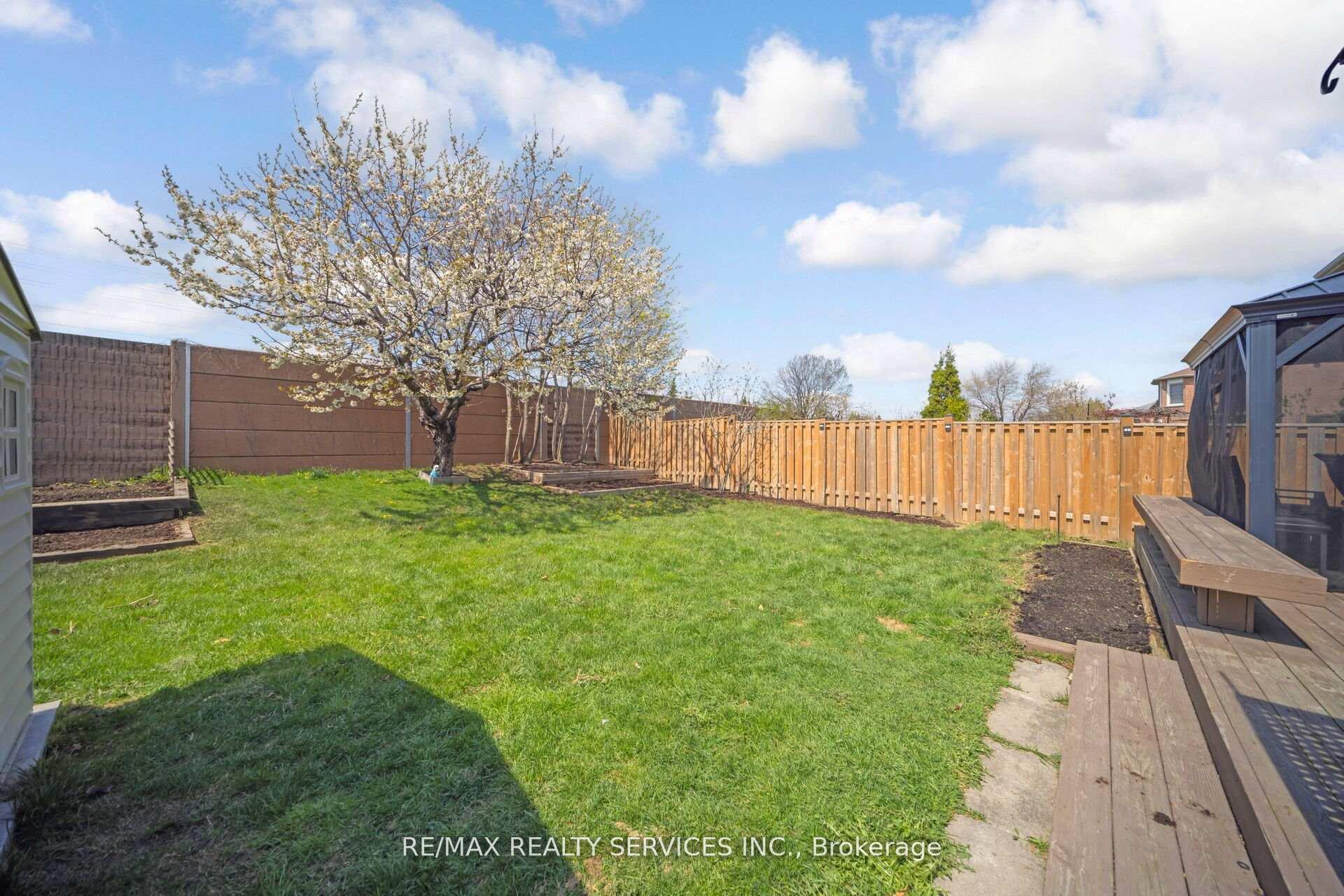 Photo 15 of 24 Neville Crescent, Brampton, Westgate — HOMEH