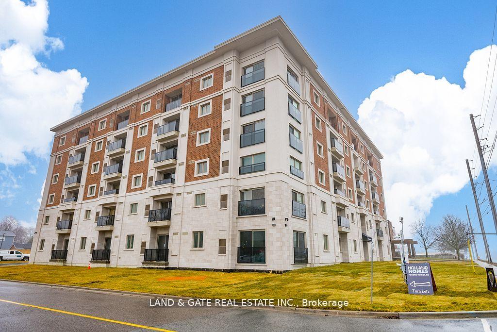 Front of Unit 305, 976 Simcoe Street N