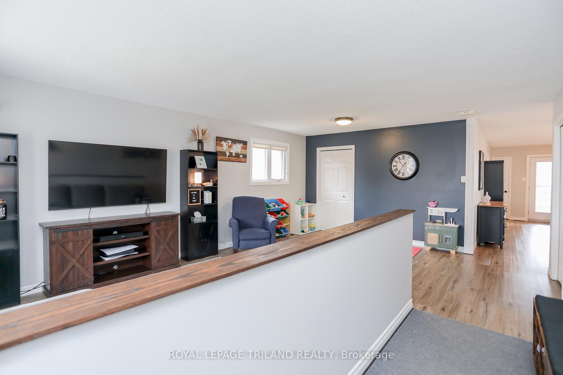 Photo 3 of 68 Ponsford Place, St. Thomas — HOMEH