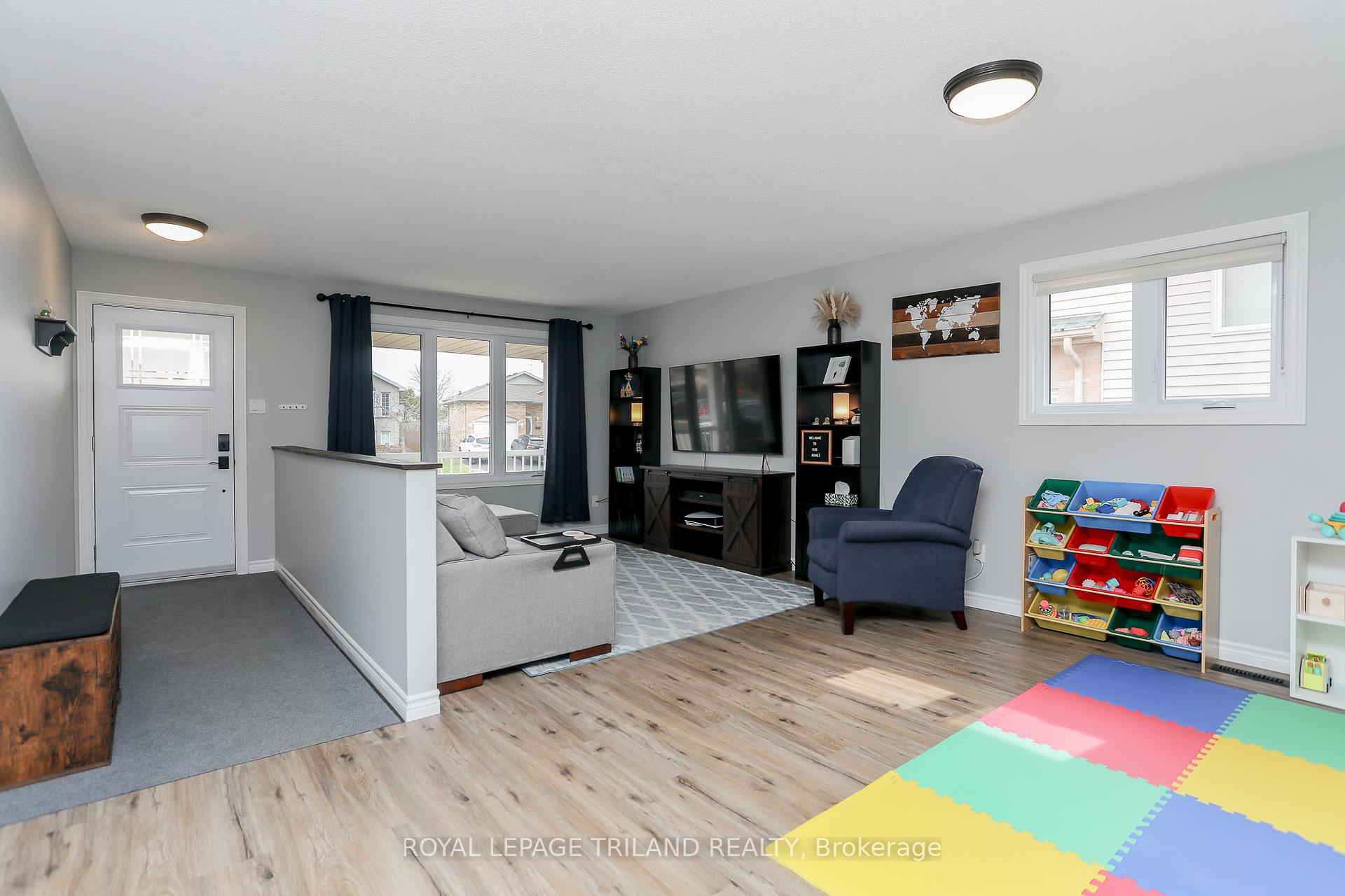 Photo 8 of 68 Ponsford Place, St. Thomas — HOMEH
