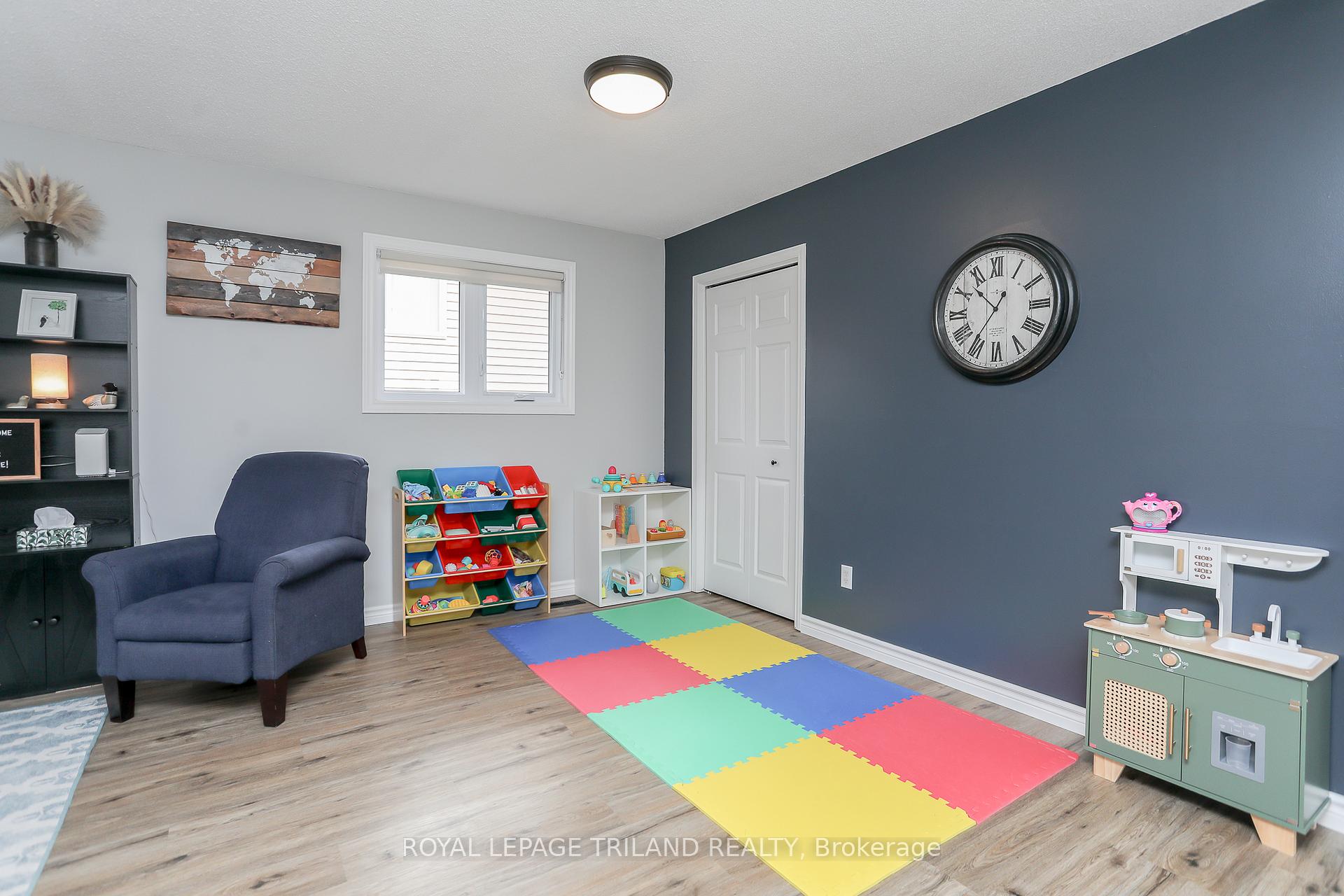 Photo 10 of 68 Ponsford Place, St. Thomas — HOMEH