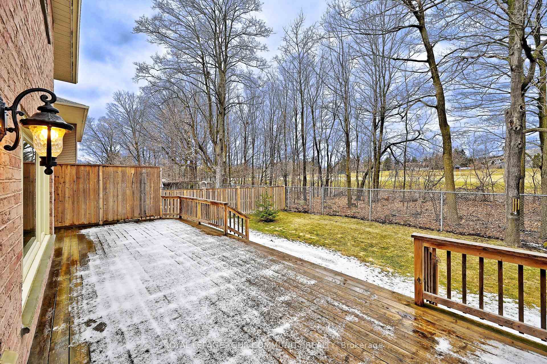 Photo 3 of 180 Kemano Road, Aurora, Aurora Heights — HOMEH