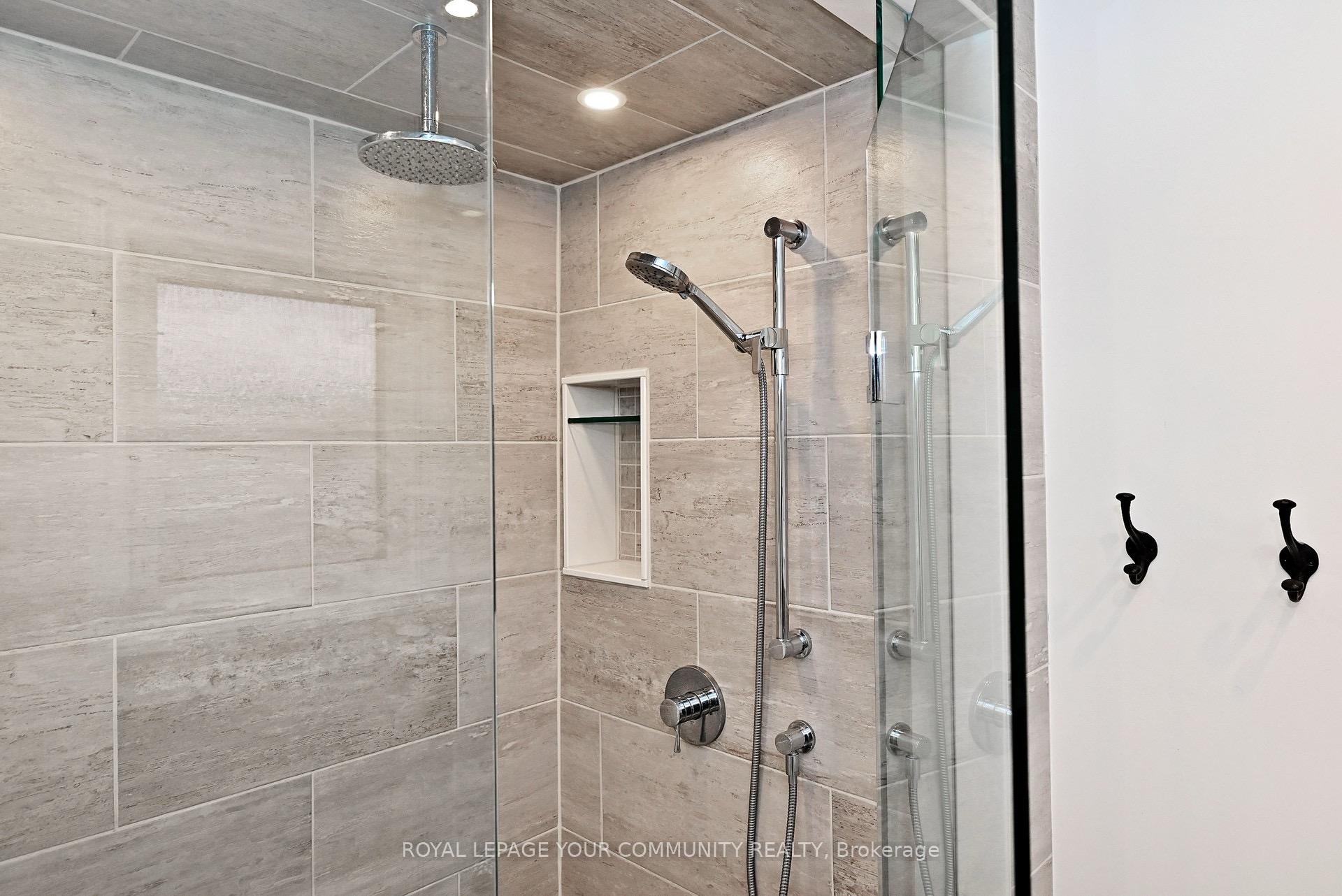 Photo 9 of 180 Kemano Road, Aurora, Aurora Heights — HOMEH