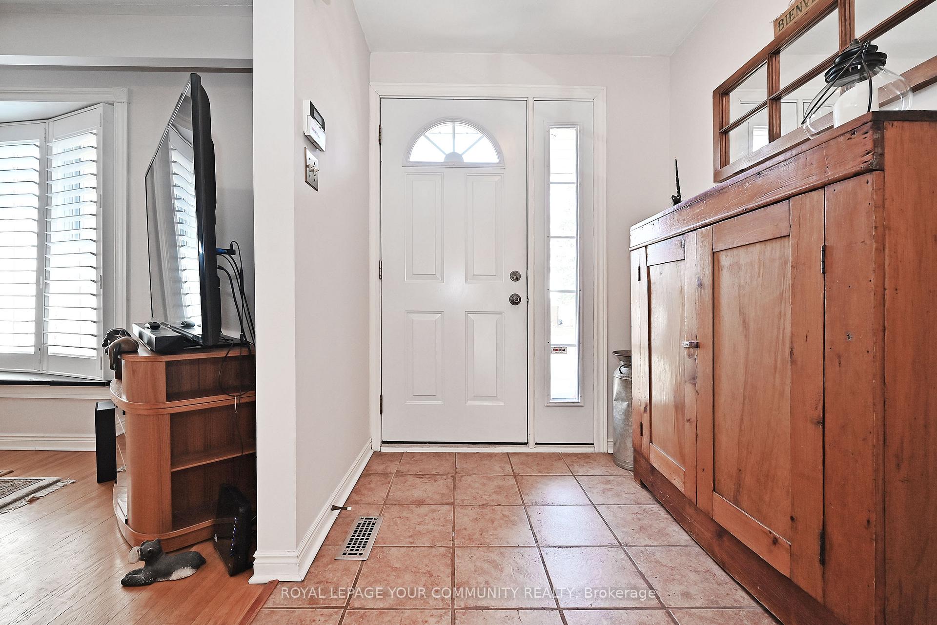 Photo 3 of 88 Hill Drive, Aurora, Aurora Heights — HOMEH