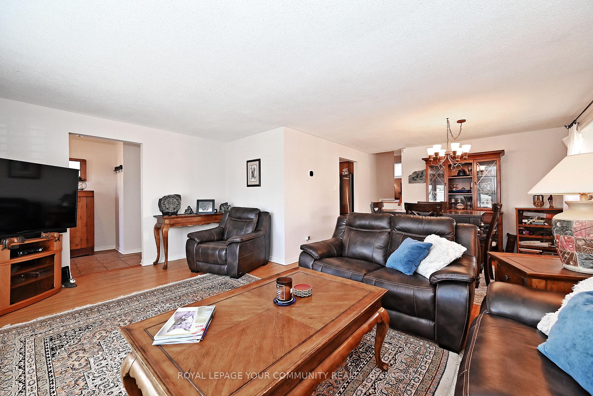 Photo 11 of 88 Hill Drive, Aurora, Aurora Heights — HOMEH